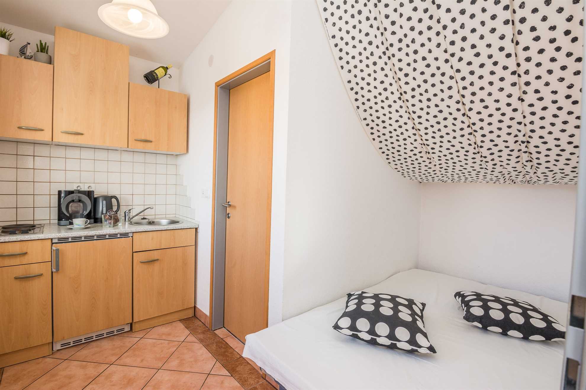 Studio Apartment | 2-3 pers. | 100m from the beach | Air conditioning, satellite TV