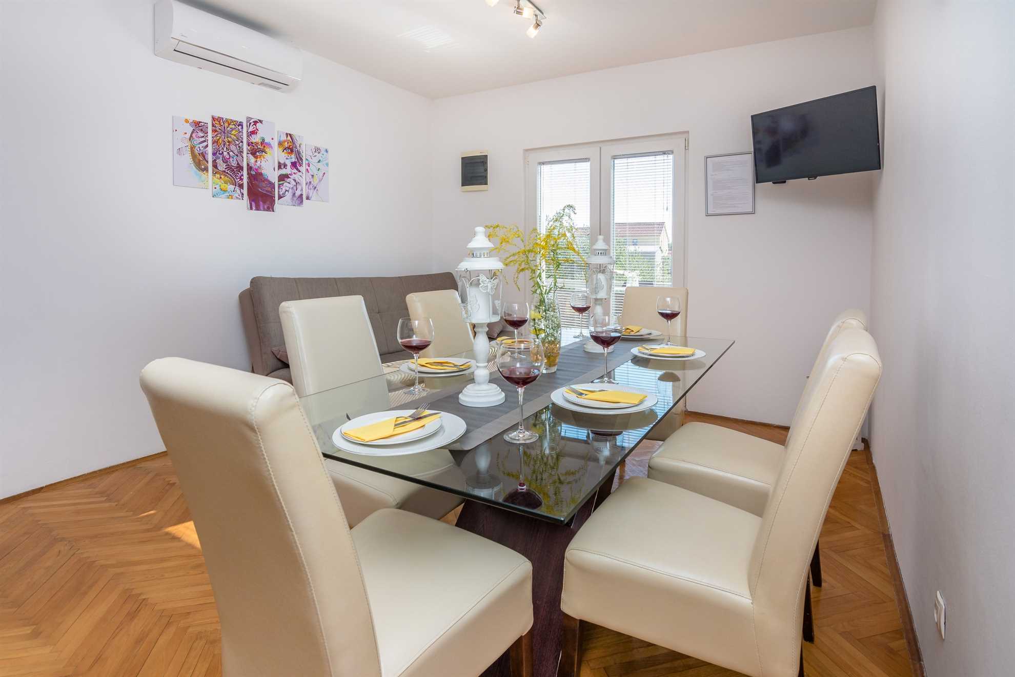 Apartment for 4-6 persons | Air conditioning, satellite TV and internet