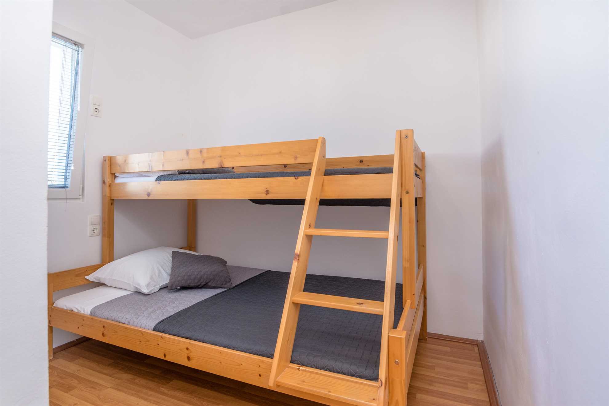 Apartment for 4-6 persons | Air conditioning, satellite TV and internet