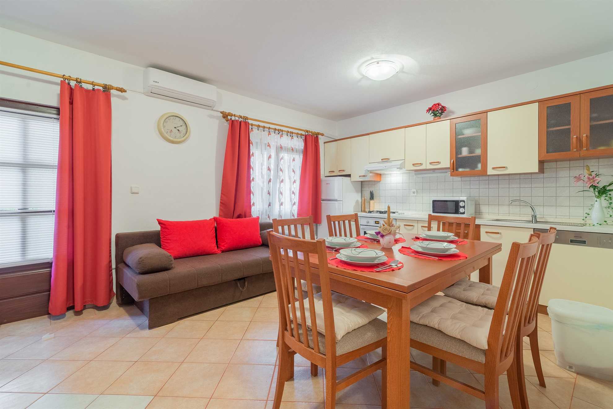 Apartment for 4 persons | Air conditioning, satellite TV and internet