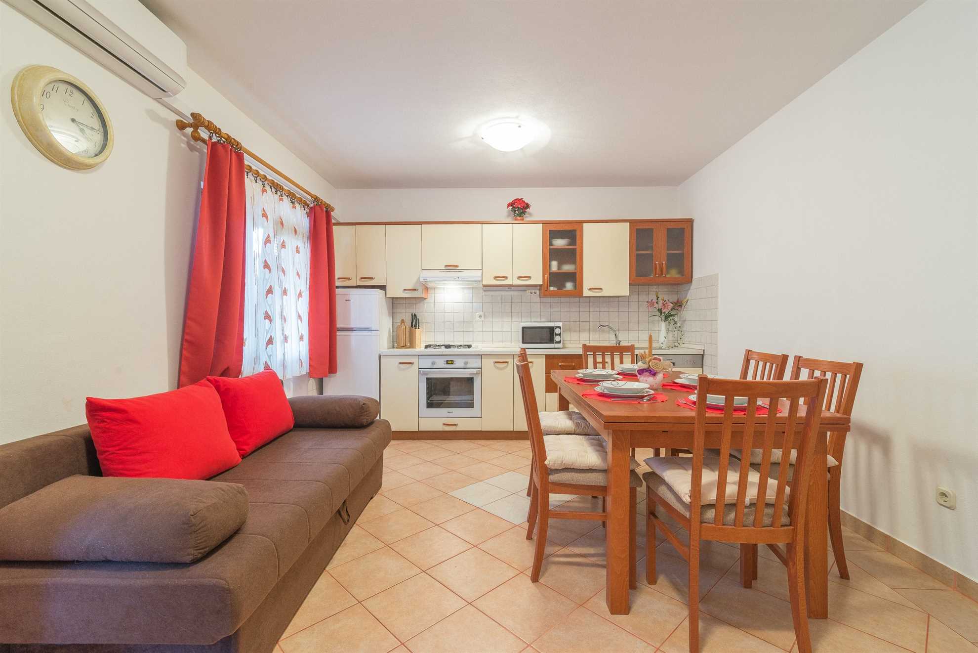 Apartment for 4 persons | Air conditioning, satellite TV and internet