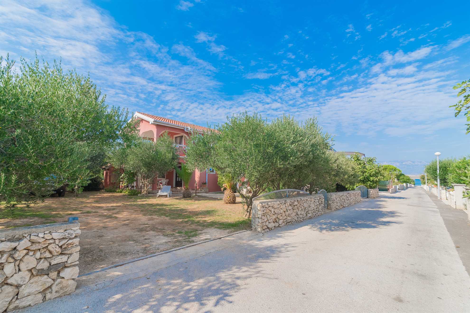 Apartment for 4-5 persons | Air conditioning, satellite TV and internet