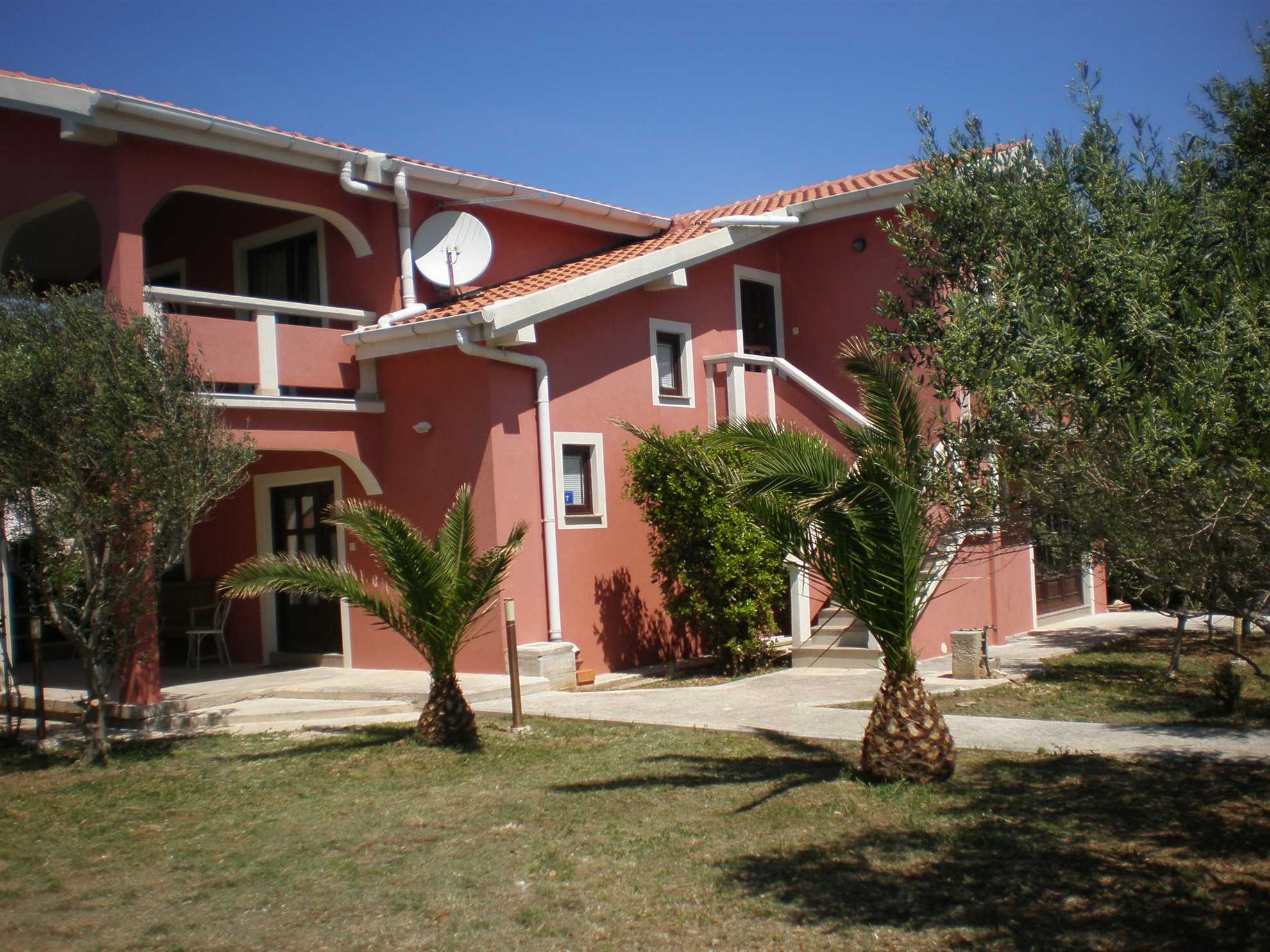 Apartment for 4-5 persons | Air conditioning, satellite TV and internet