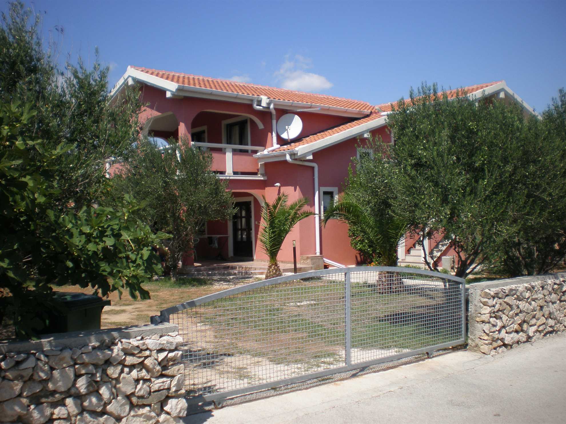 Apartment for 4-5 persons | Air conditioning, satellite TV and internet