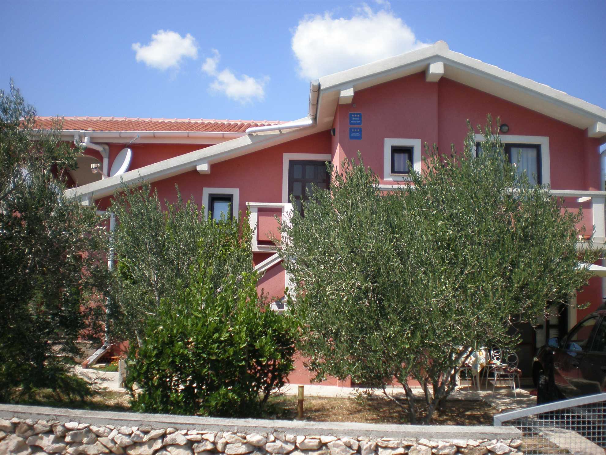 Apartment for 4-5 persons | Air conditioning, satellite TV and internet