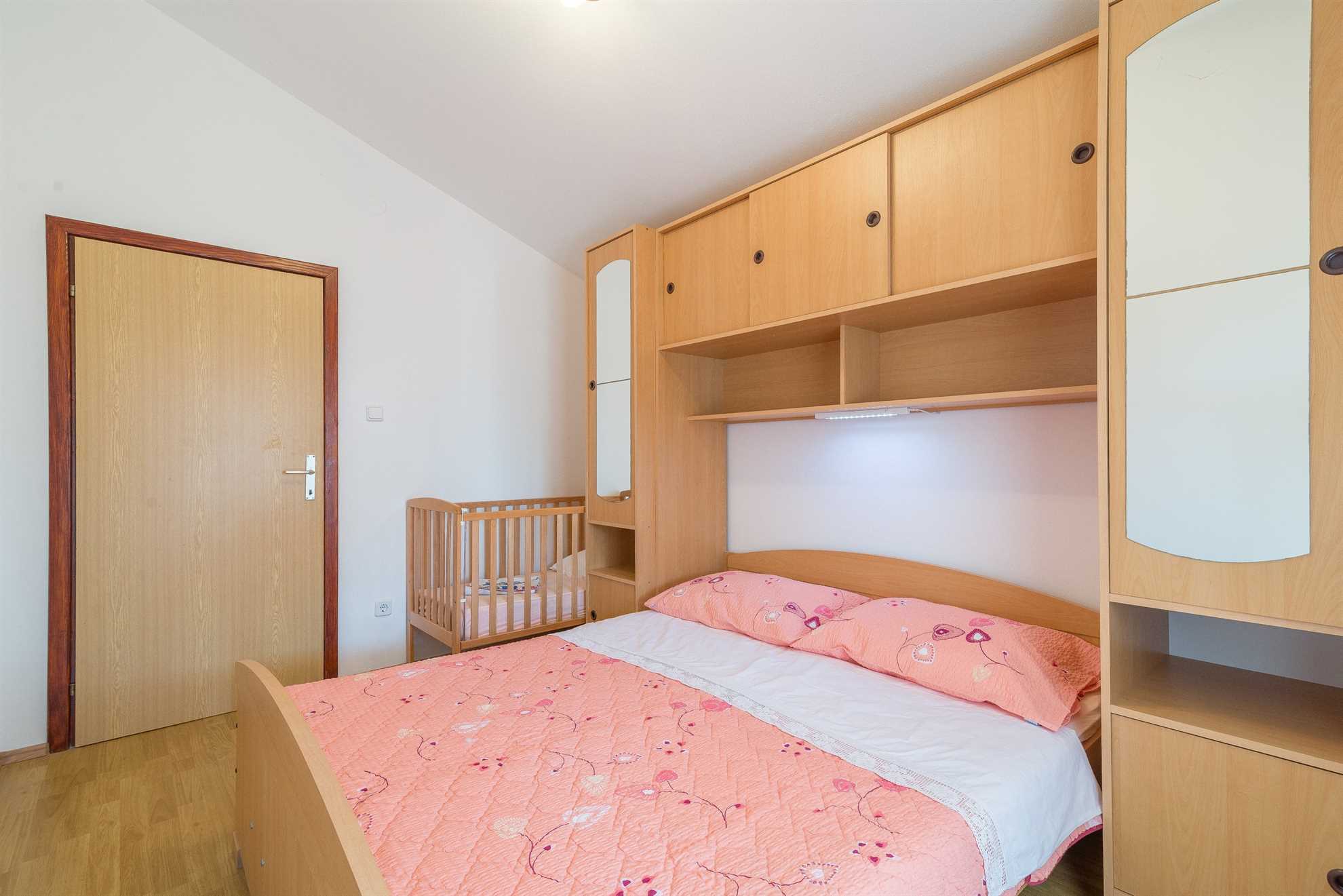 Apartment for 4-5 persons | Air conditioning, satellite TV and internet