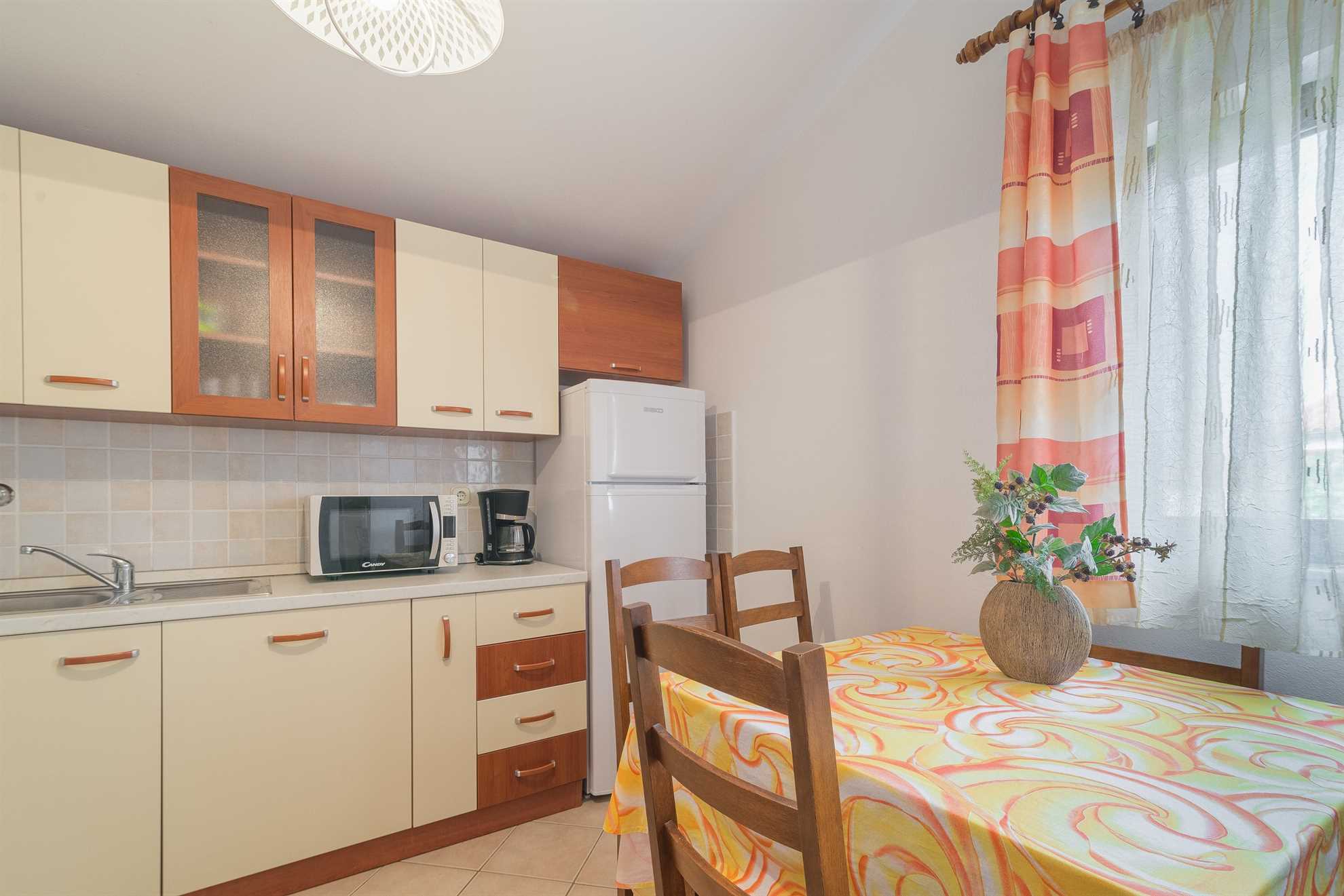 Apartment for 4-5 persons | Air conditioning, satellite TV and internet