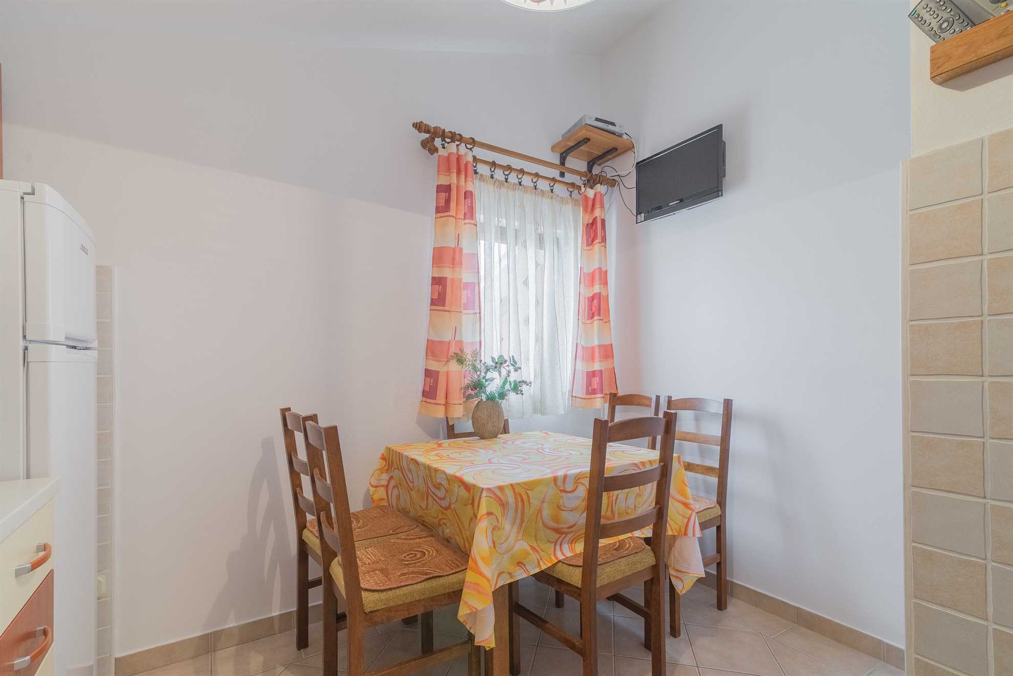 Apartment for 4-5 persons | Air conditioning, satellite TV and internet