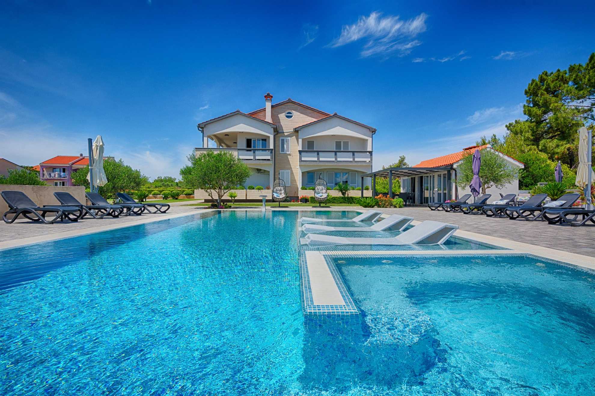 Apartment with pool | Sea view | quiet location | for 4 per.