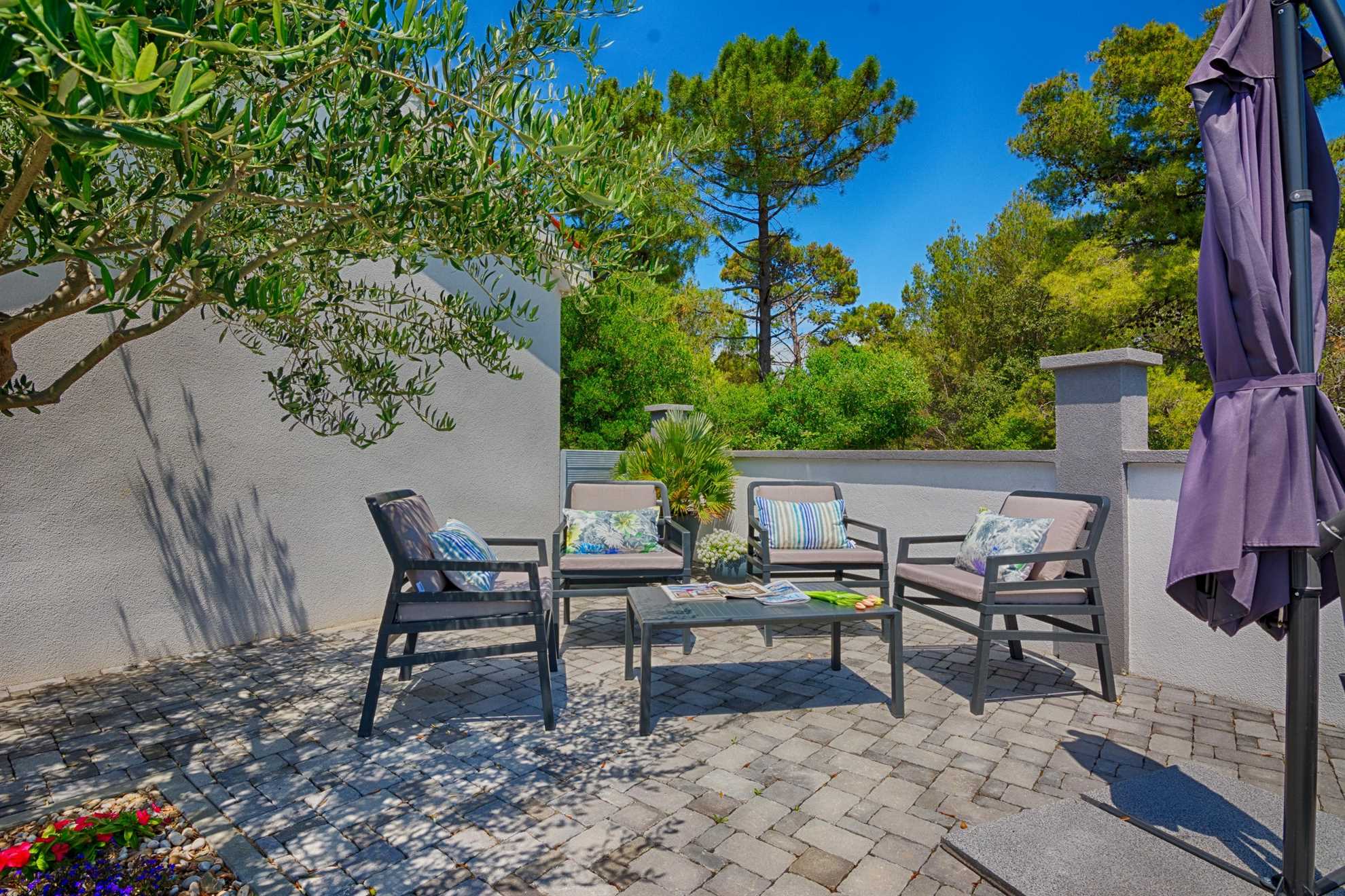 Apartment with pool | Sea view | quiet location | for 4 per.