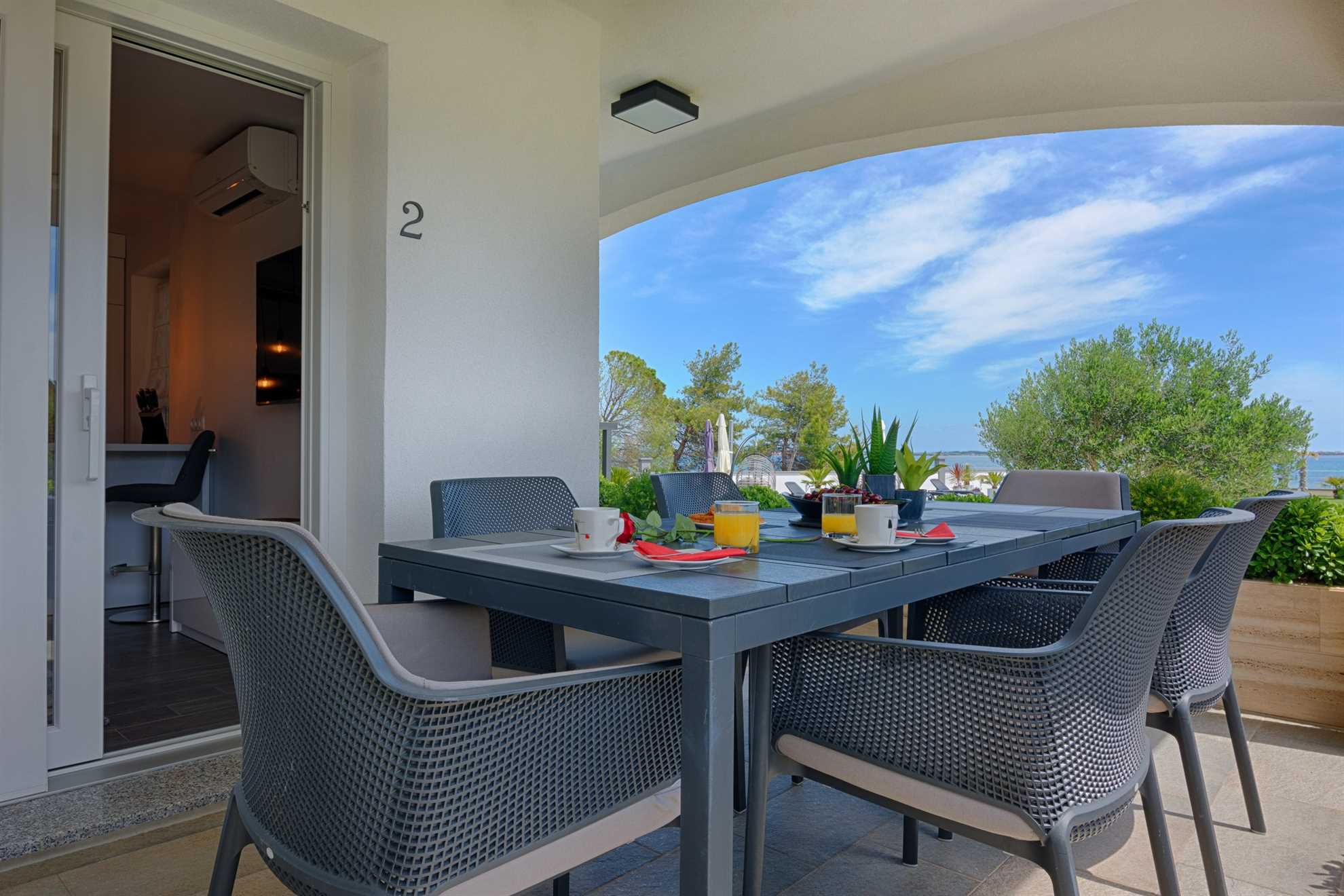 Luxurious apartment with pool | quiet location | Sea view | for 6 pers.