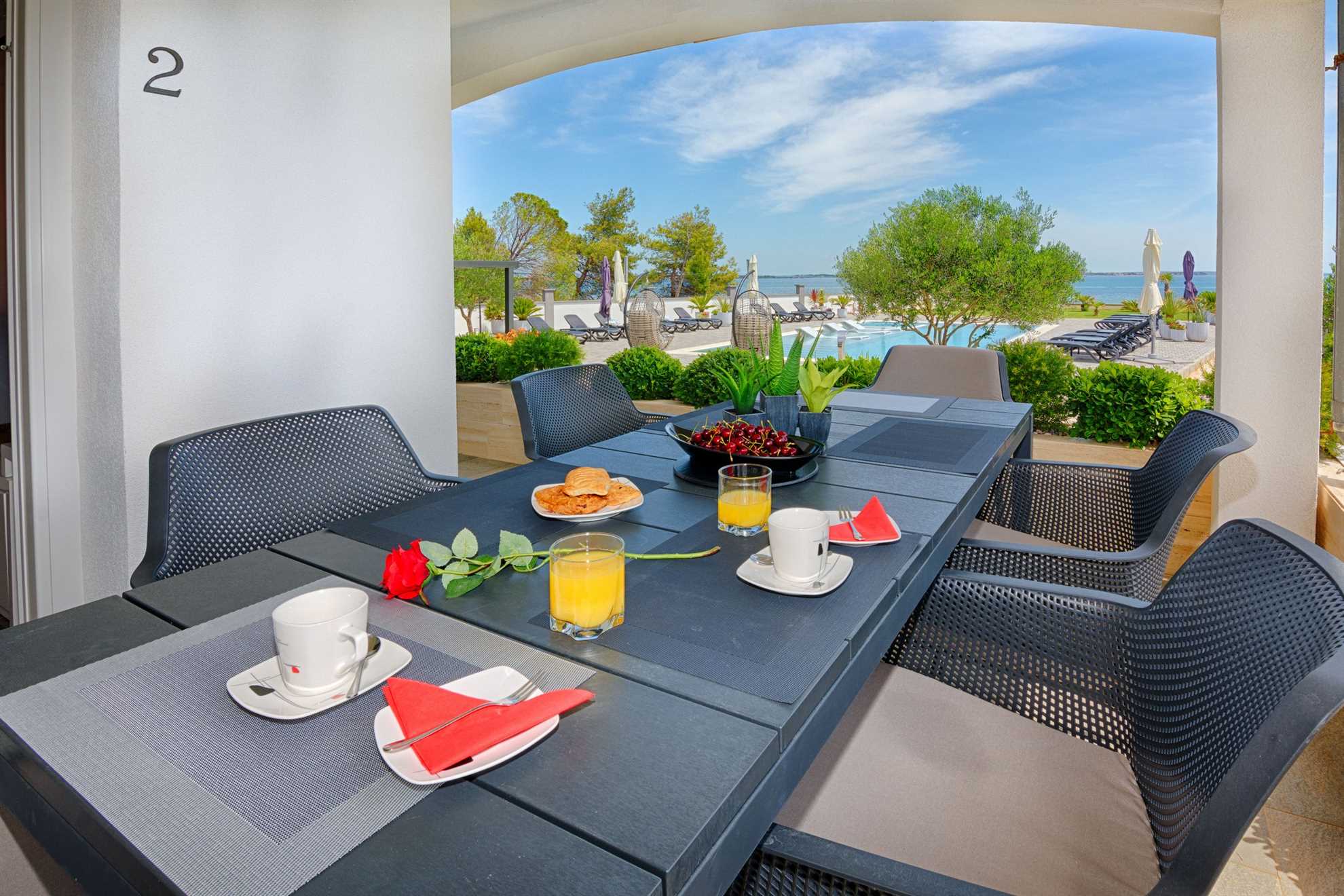 Luxurious apartment with pool | quiet location | Sea view | for 6 pers.