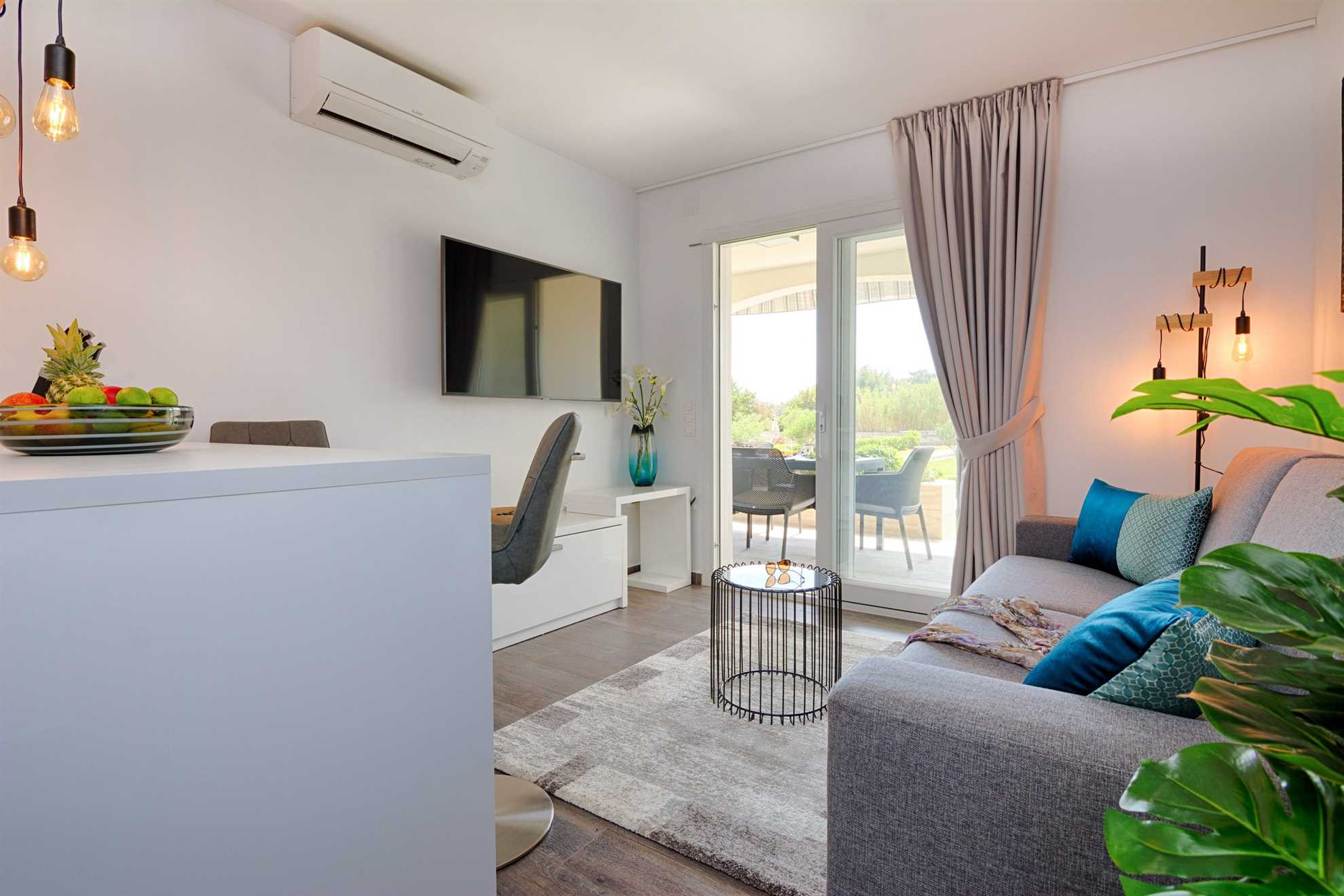 Luxurious apartment with pool | quiet location | Sea view | for 6 pers.