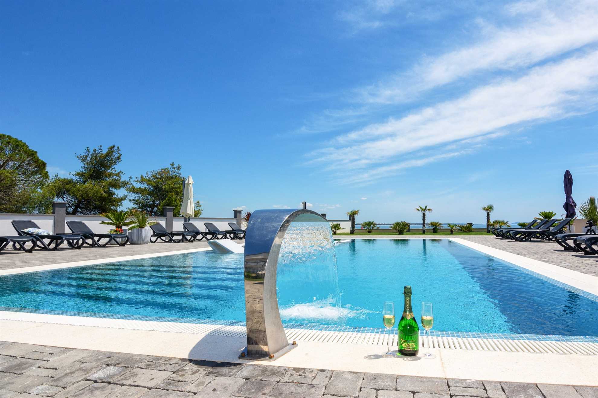Luxurious apartment with pool | quiet location | Sea view | for 6 pers.