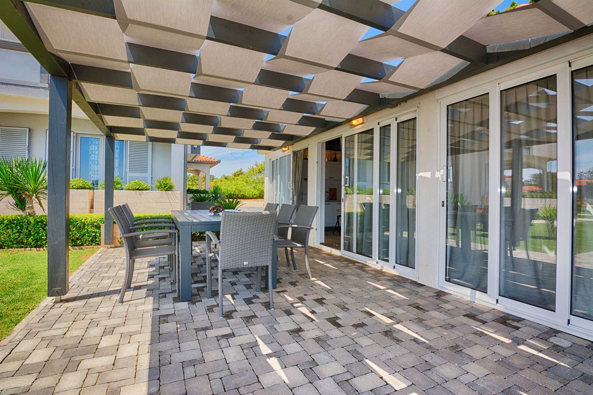 Luxurious apartment with pool | quiet location | Sea view | for 6 pers.