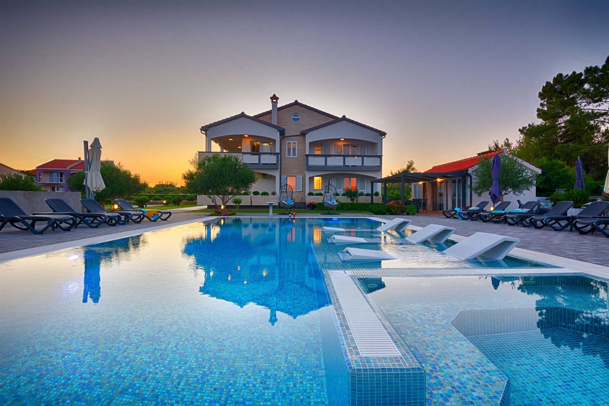Luxurious apartment with pool | quiet location | Sea view | for 6 pers.