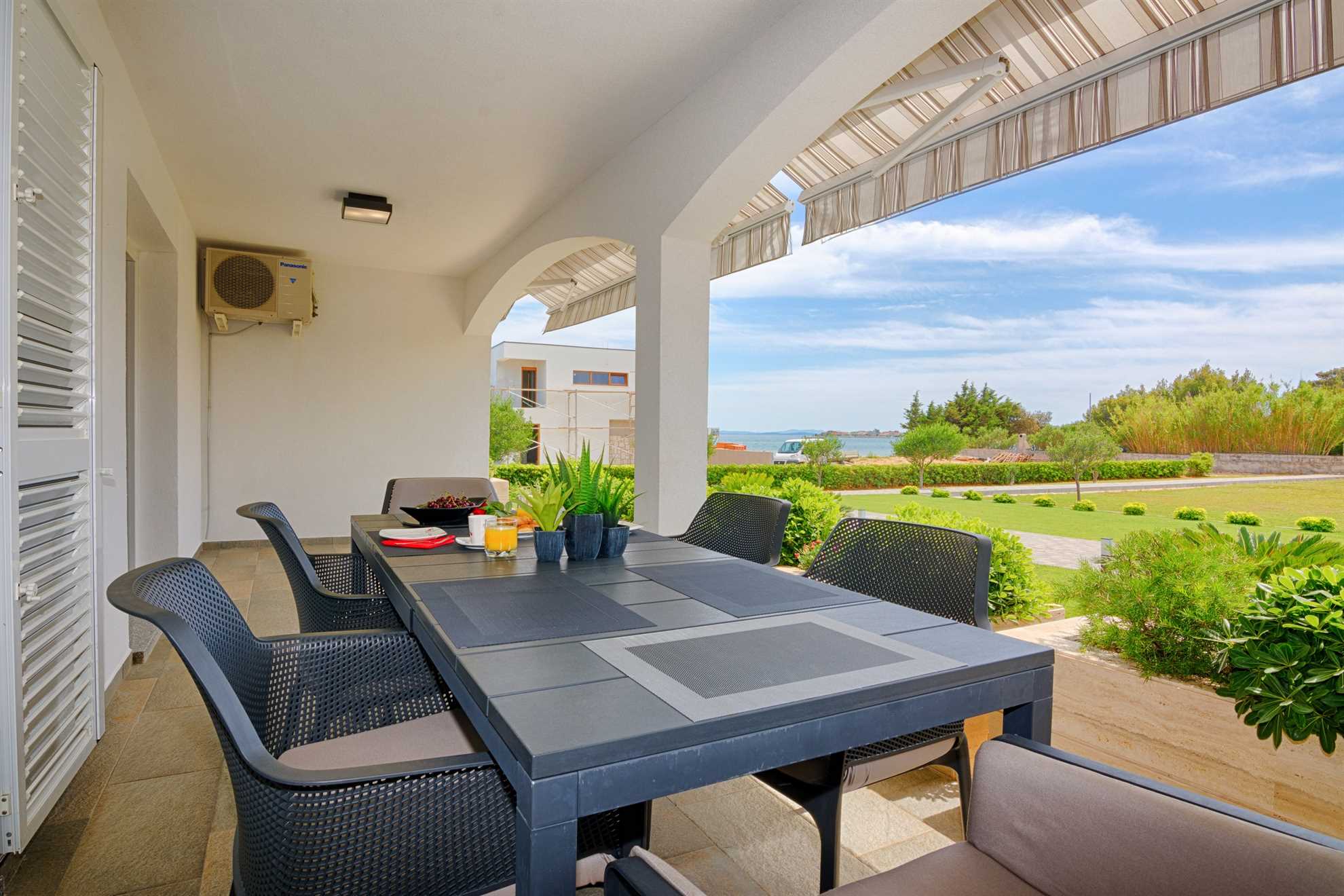 Modern apartment with pool | quiet location | Sea view | for 4 per.