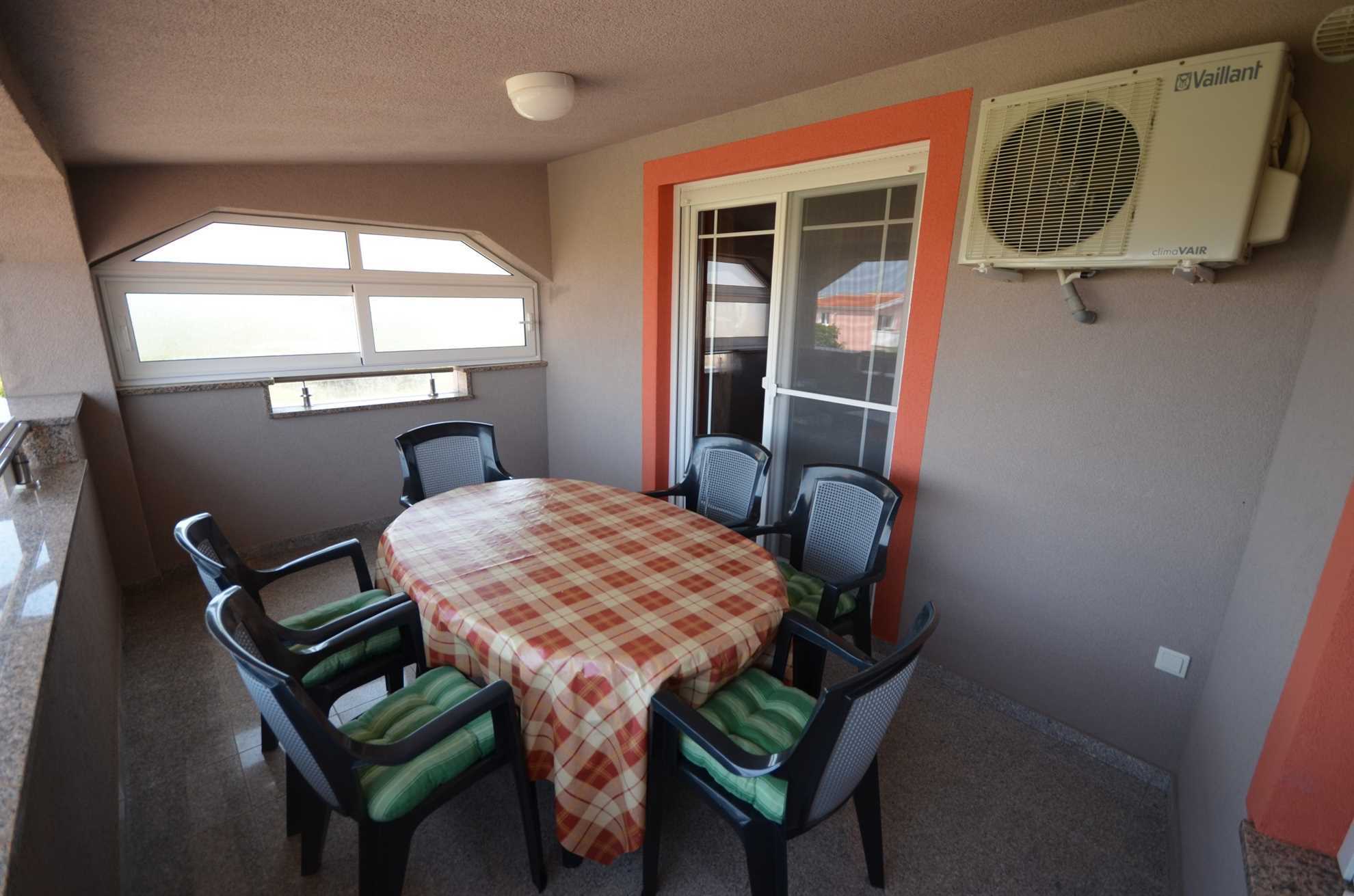 Ground floor apartment for 4 pers | Air conditioning, satelite TV, BBQ