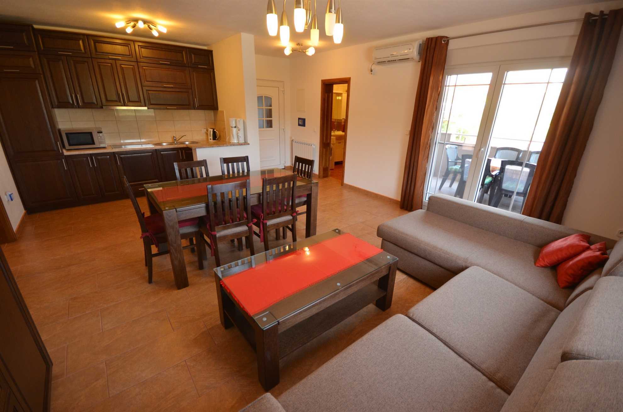 Ground floor apartment for 4 pers | Air conditioning, satelite TV, BBQ