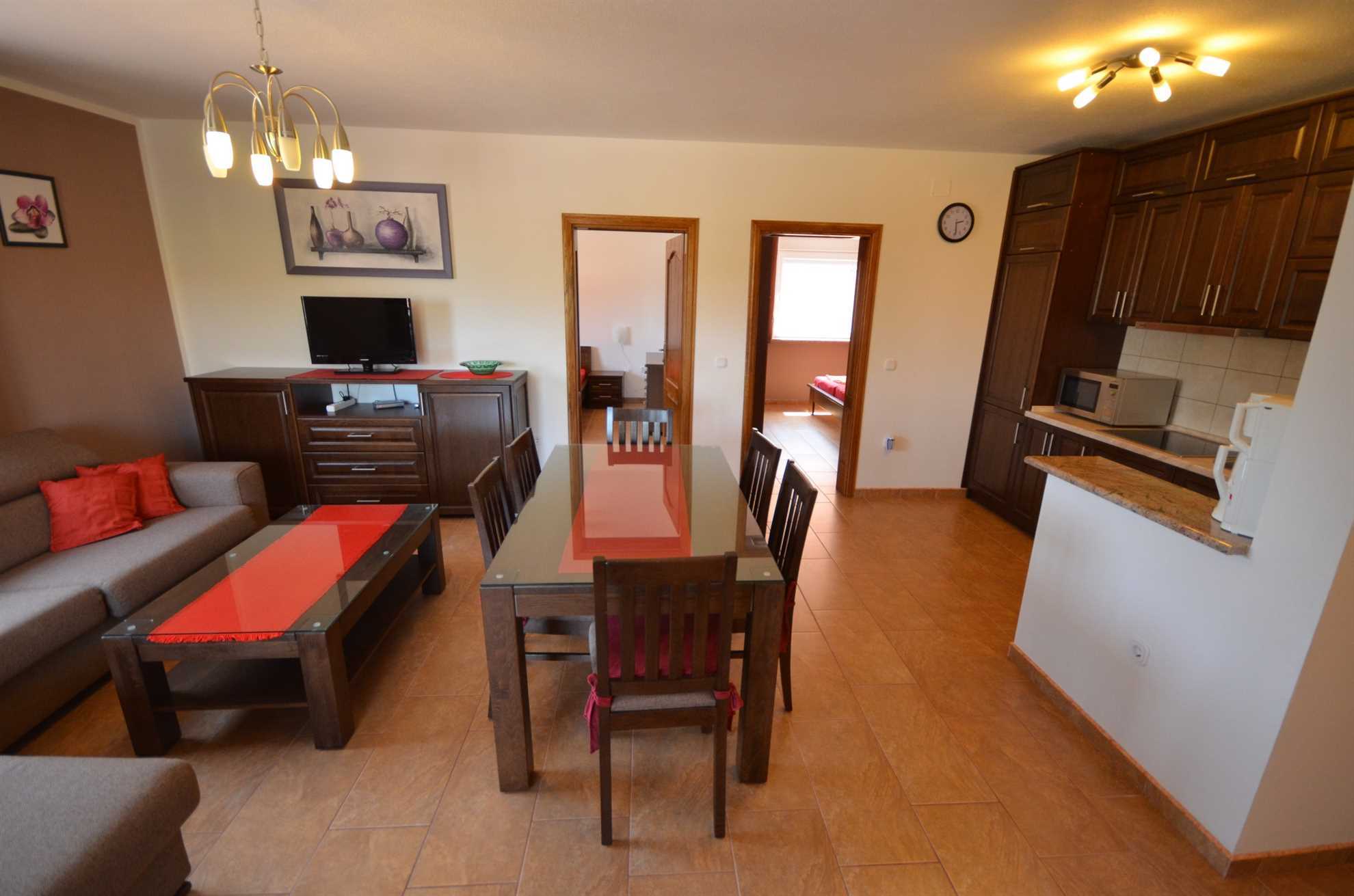 Apartment for 4 pers | 250 m from the beach | Air conditioning, satellite TV, Wi-Fi