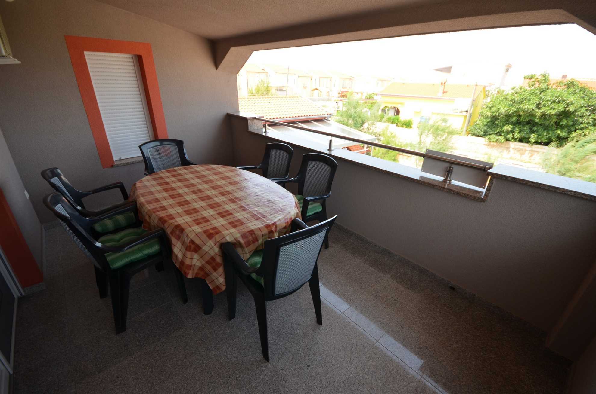Apartment for 4 pers | 250 m from the beach | Air conditioning, satellite TV, Wi-Fi