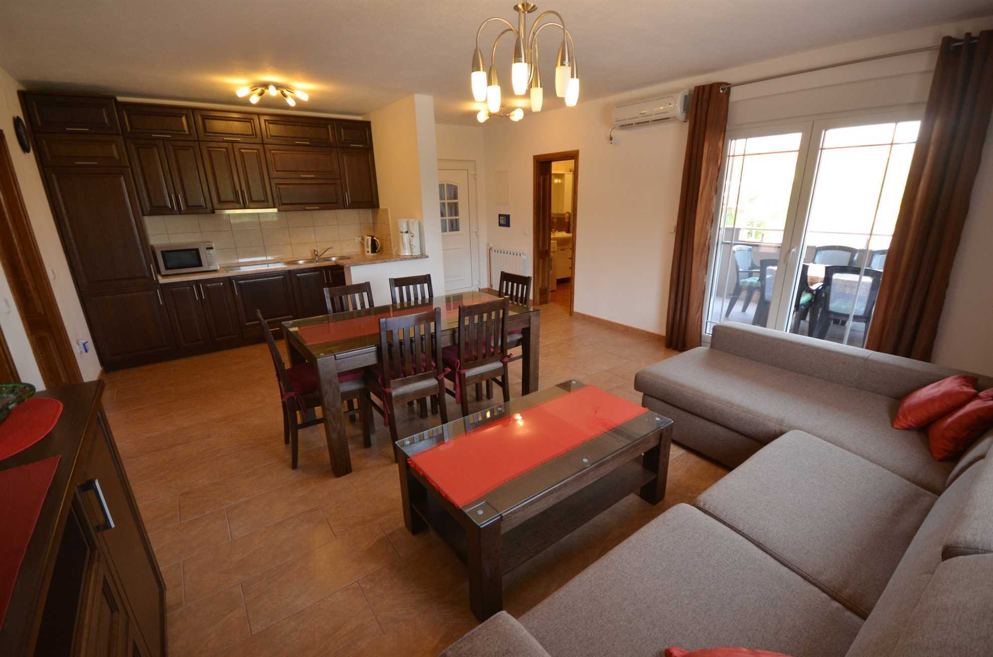Apartment for 4 pers | 250 m from the beach | Air conditioning, satellite TV, Wi-Fi