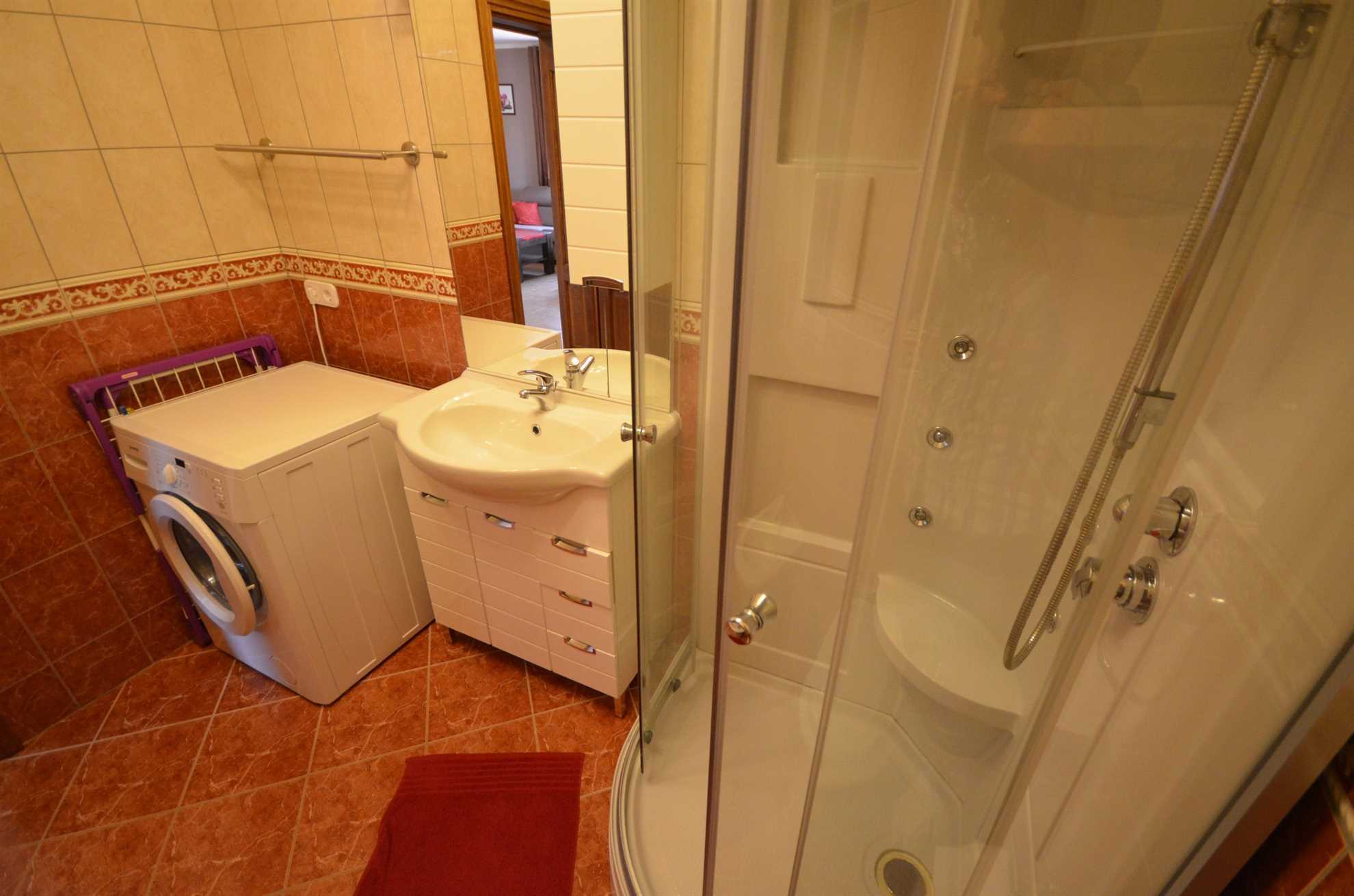 Apartment for 4 pers | 250 m from the beach | Air conditioning, satellite TV, Wi-Fi