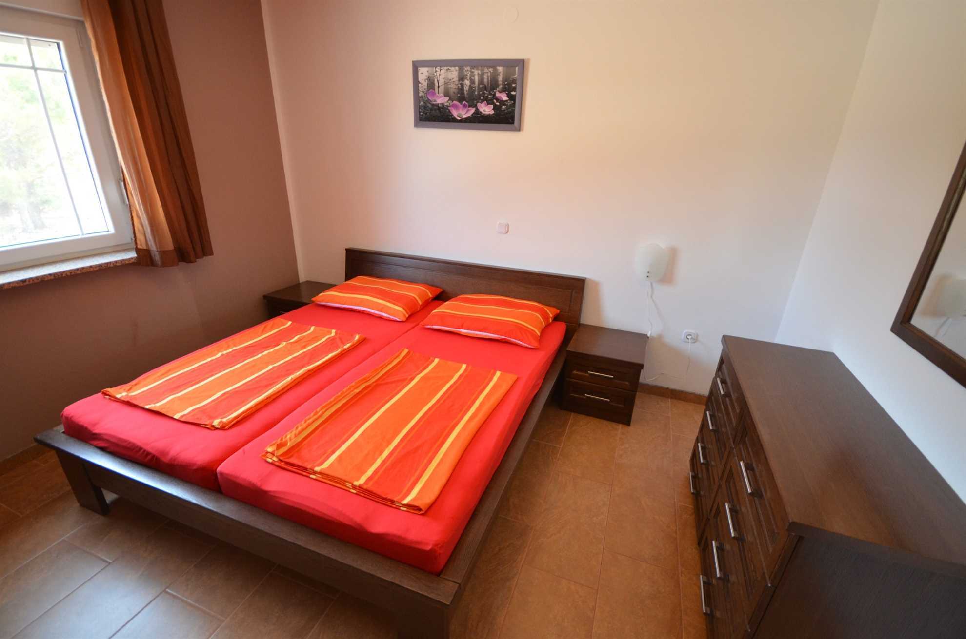 Apartment for 4 pers | 250 m from the beach | Air conditioning, satellite TV, Wi-Fi