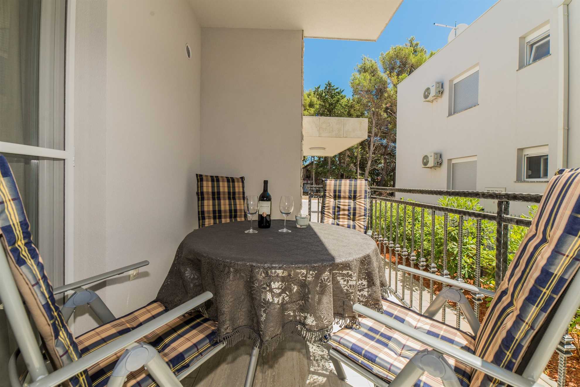 Apartment for 4-6 per. | upscale amenities | 200 m to the beach