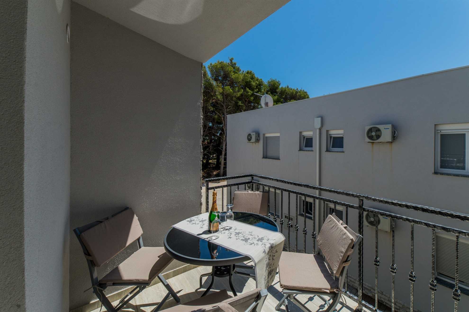 Deluxe apartment for 4-6 persons | on the island of Vir | New