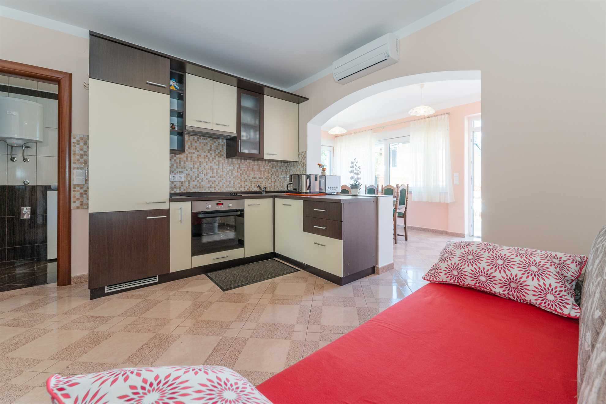 Apartment for 4-5 per. | Ground floor | 50 m to the sea | Air conditioning, Wi-Fi, SAT TV