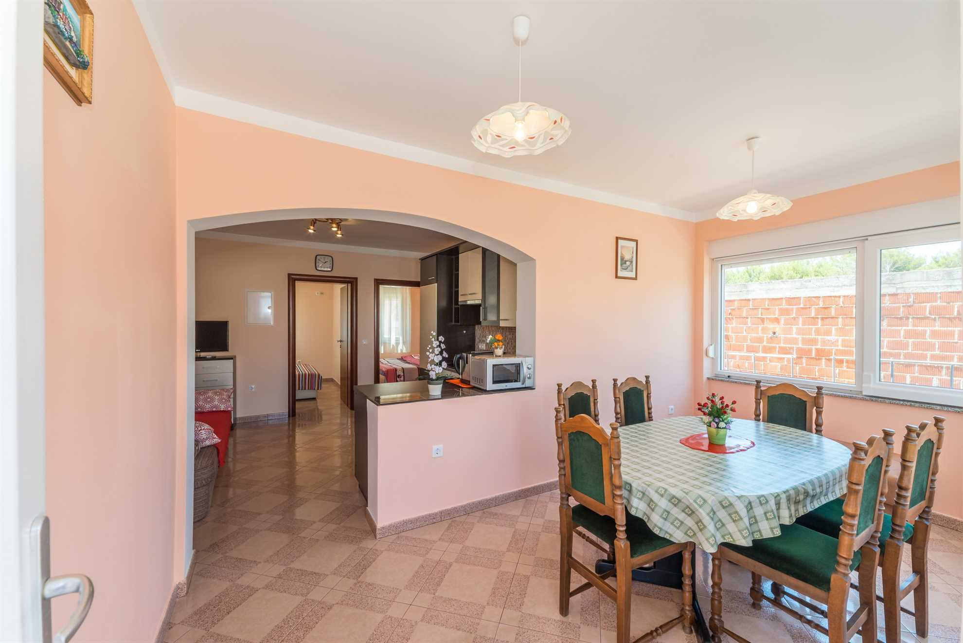 Apartment for 4-5 per. | Ground floor | 50 m to the sea | Air conditioning, Wi-Fi, SAT TV