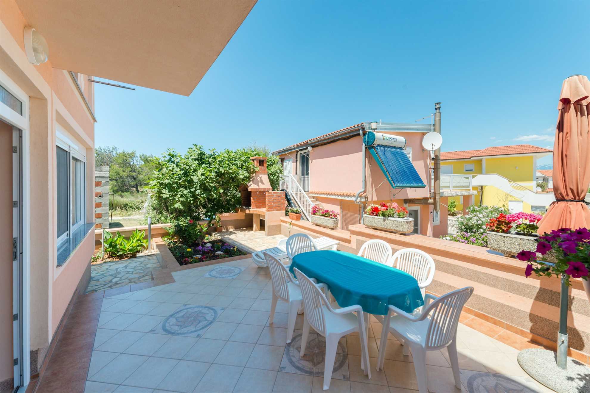 Apartment for 4-5 per. | Ground floor | 50 m to the sea | Air conditioning, Wi-Fi, SAT TV