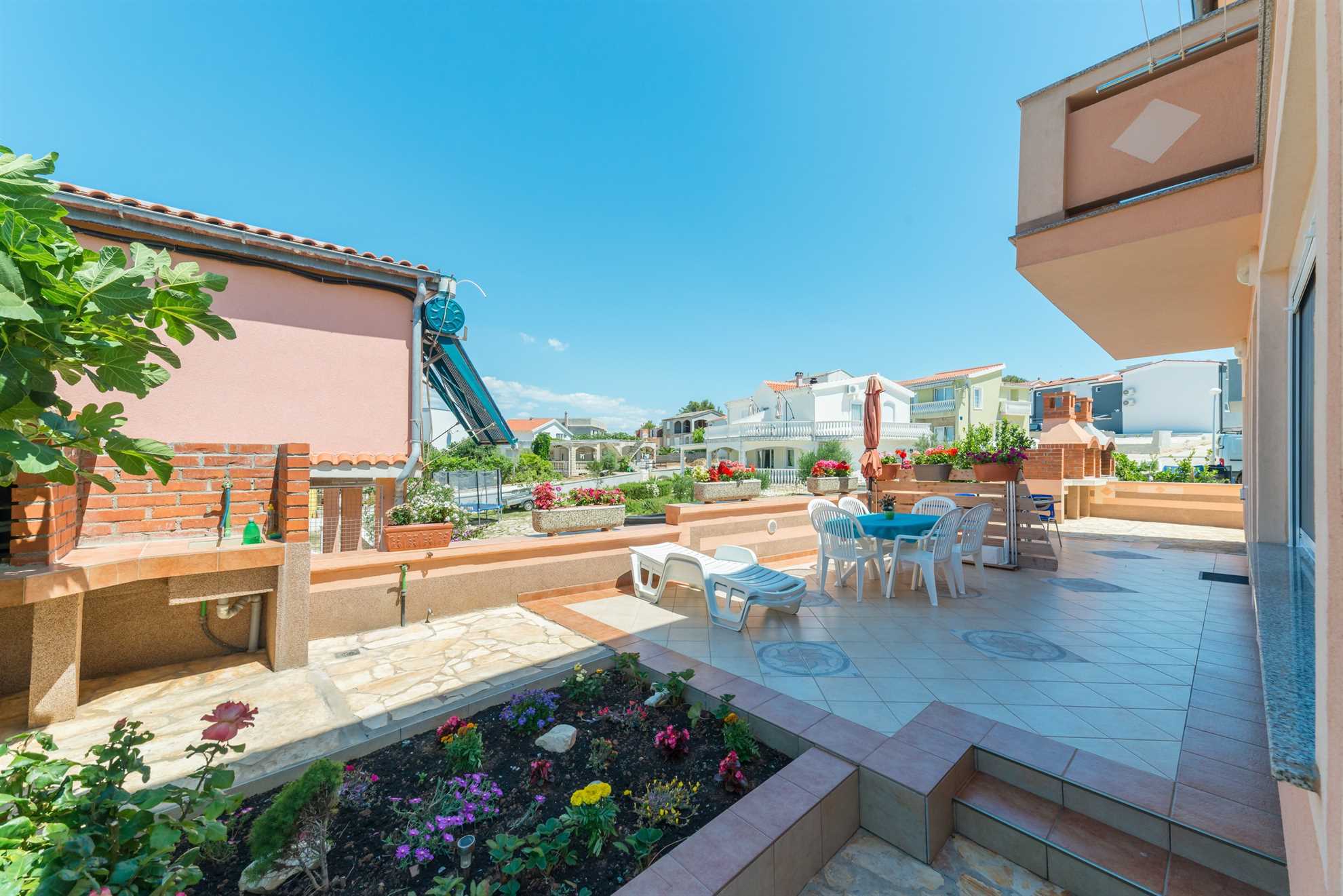 Apartment for 4-5 per. | Ground floor | 50 m to the sea | Air conditioning, Wi-Fi, SAT TV