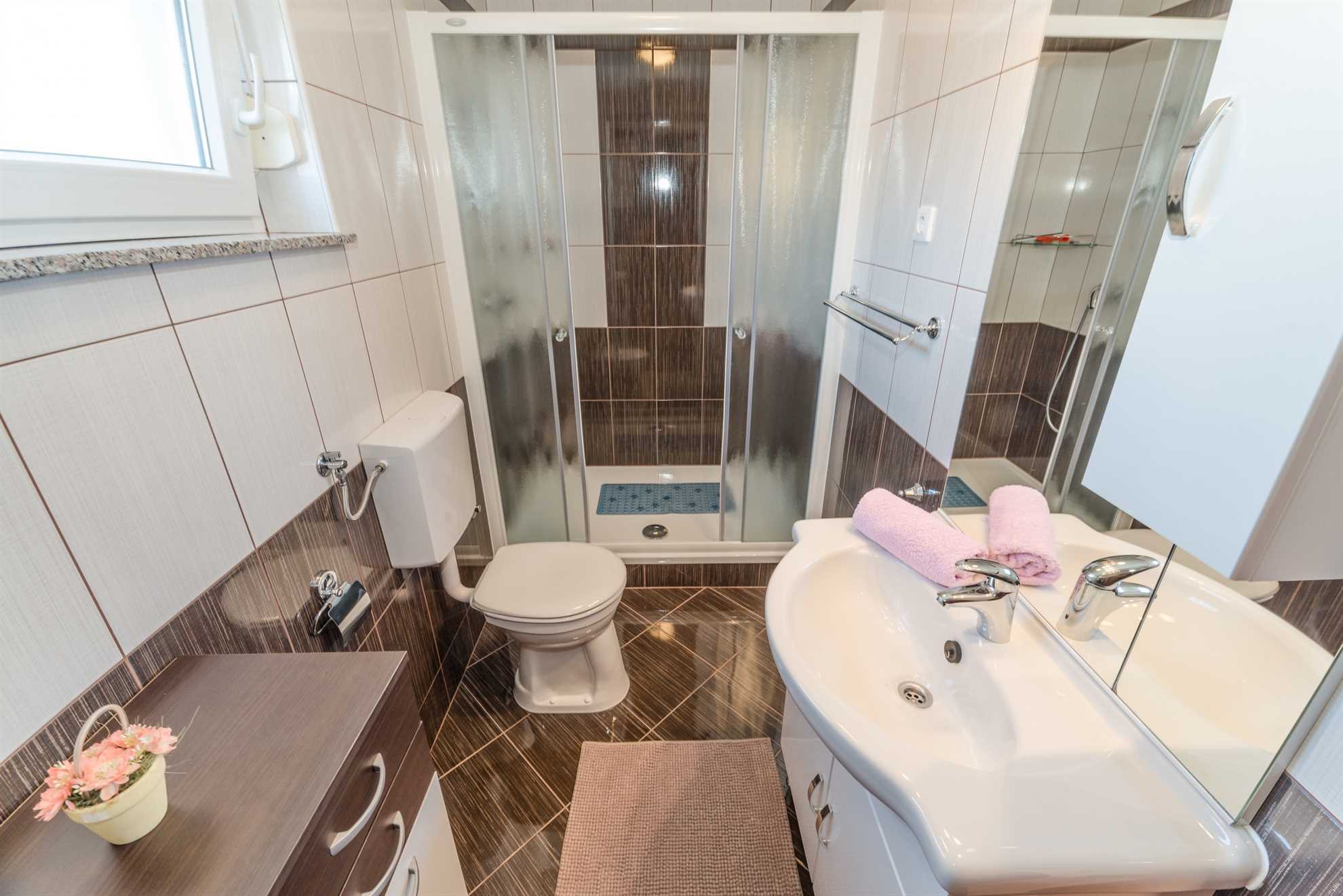 Apartment for 4-5 per. | Ground floor | 50 m to the sea | Air conditioning, Wi-Fi, SAT TV