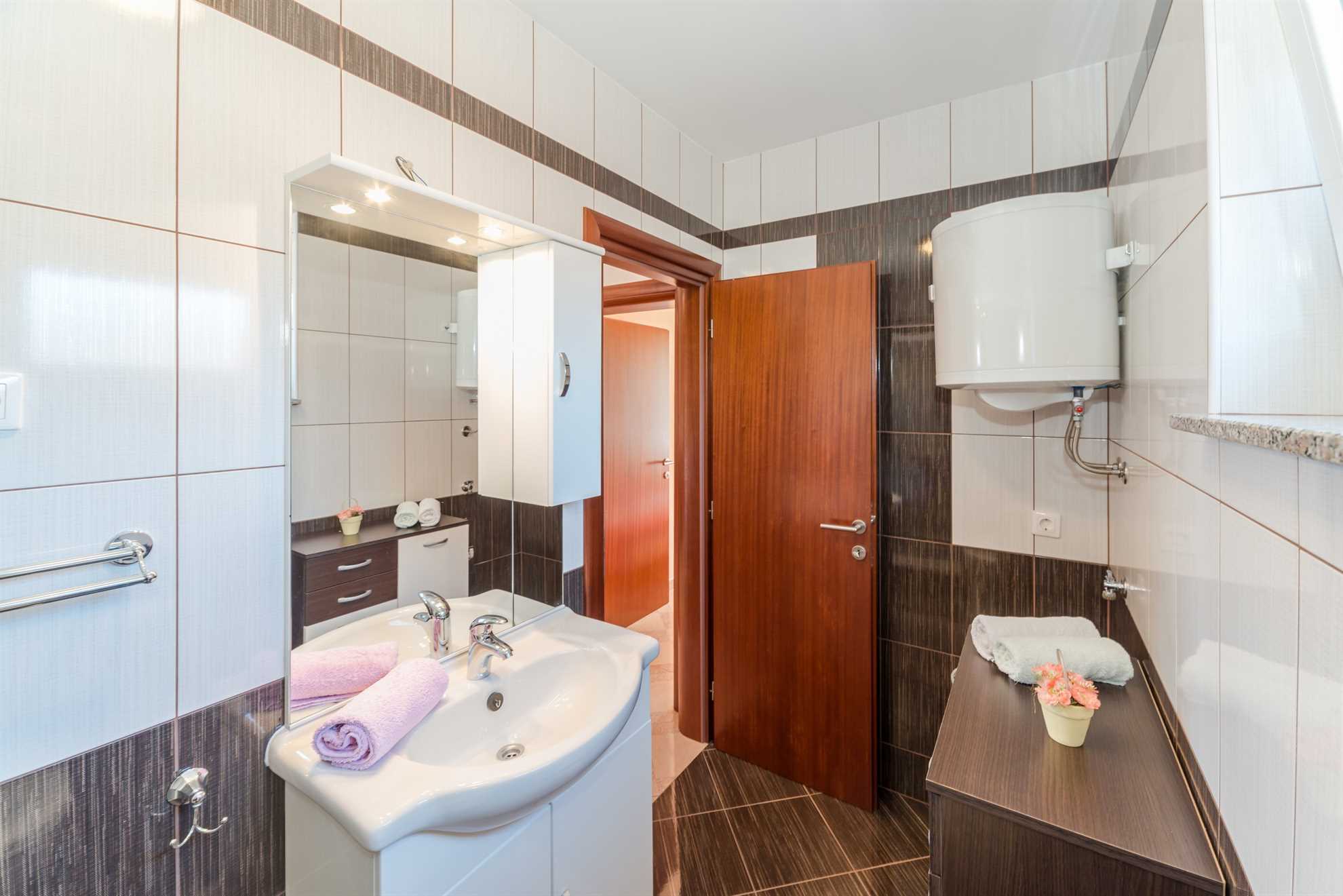 Apartment for 4-5 per. | Ground floor | 50 m to the sea | Air conditioning, Wi-Fi, SAT TV