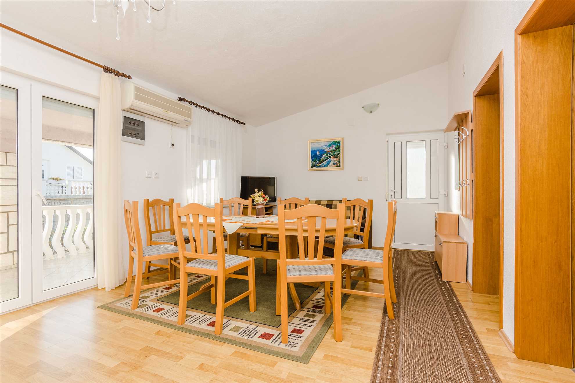 Air-conditioned apartment | for 6-8 per. | Satellite TV and Wi-Fi