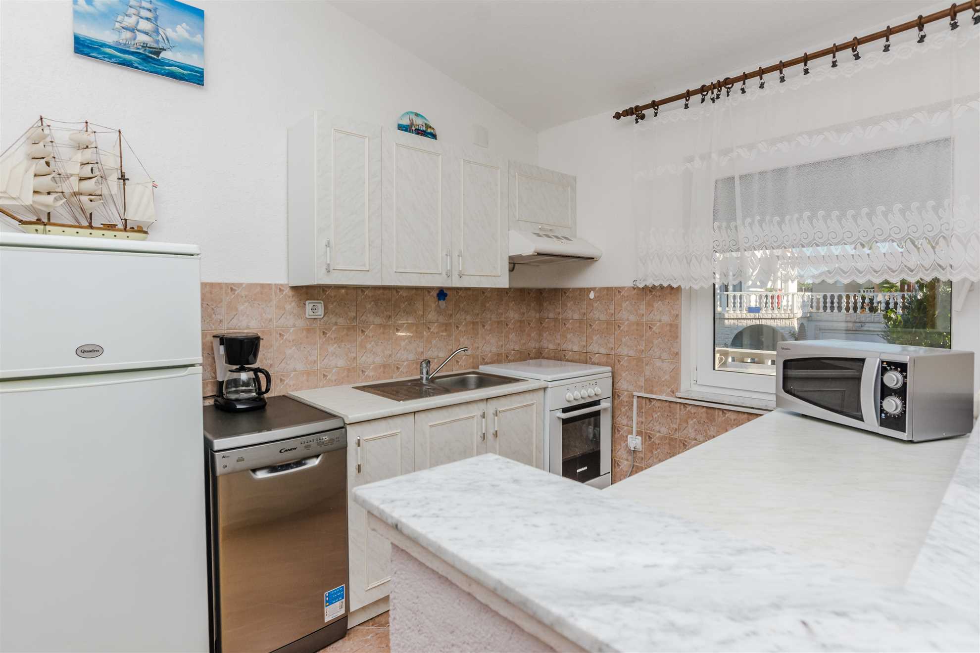Air-conditioned apartment | for 6-8 per. | Satellite TV and Wi-Fi