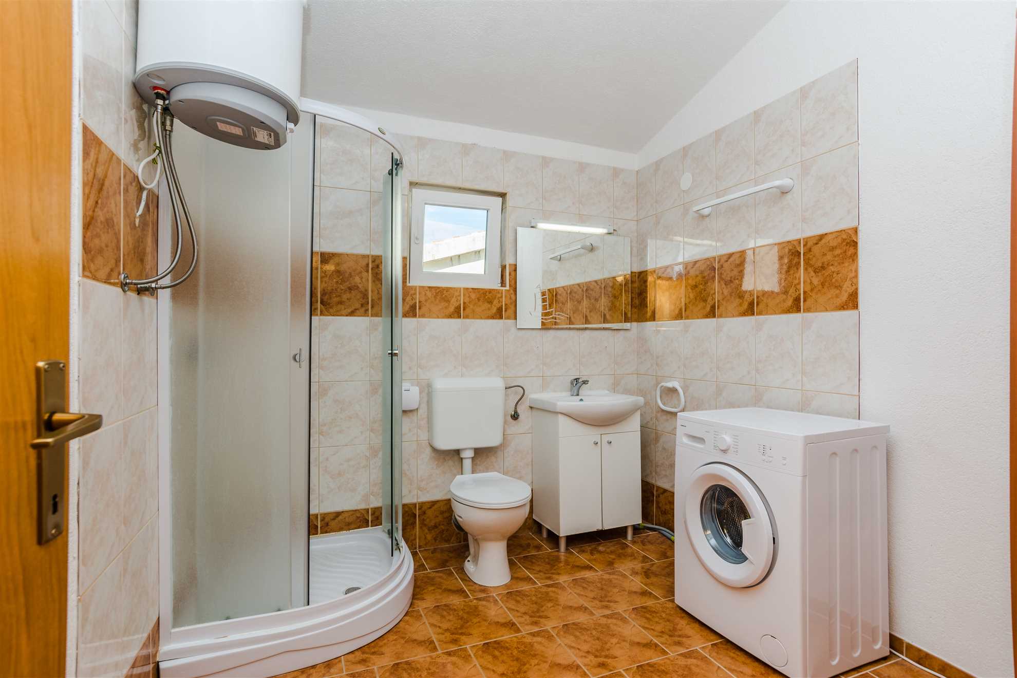 Air-conditioned apartment | for 6-8 per. | Satellite TV and Wi-Fi