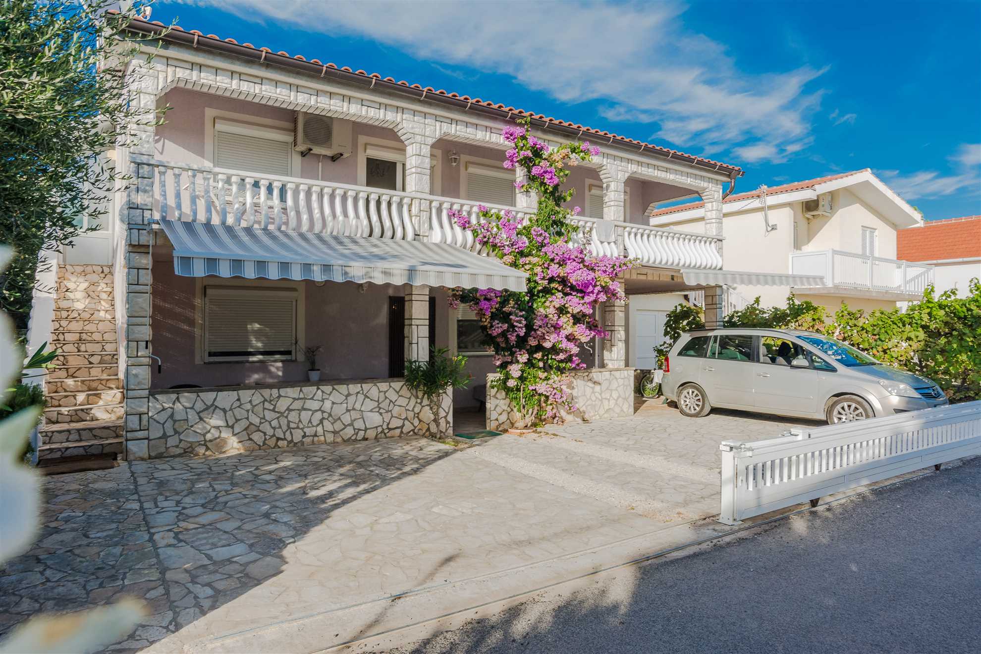 Air-conditioned apartment | for 6-8 per. | Satellite TV and Wi-Fi