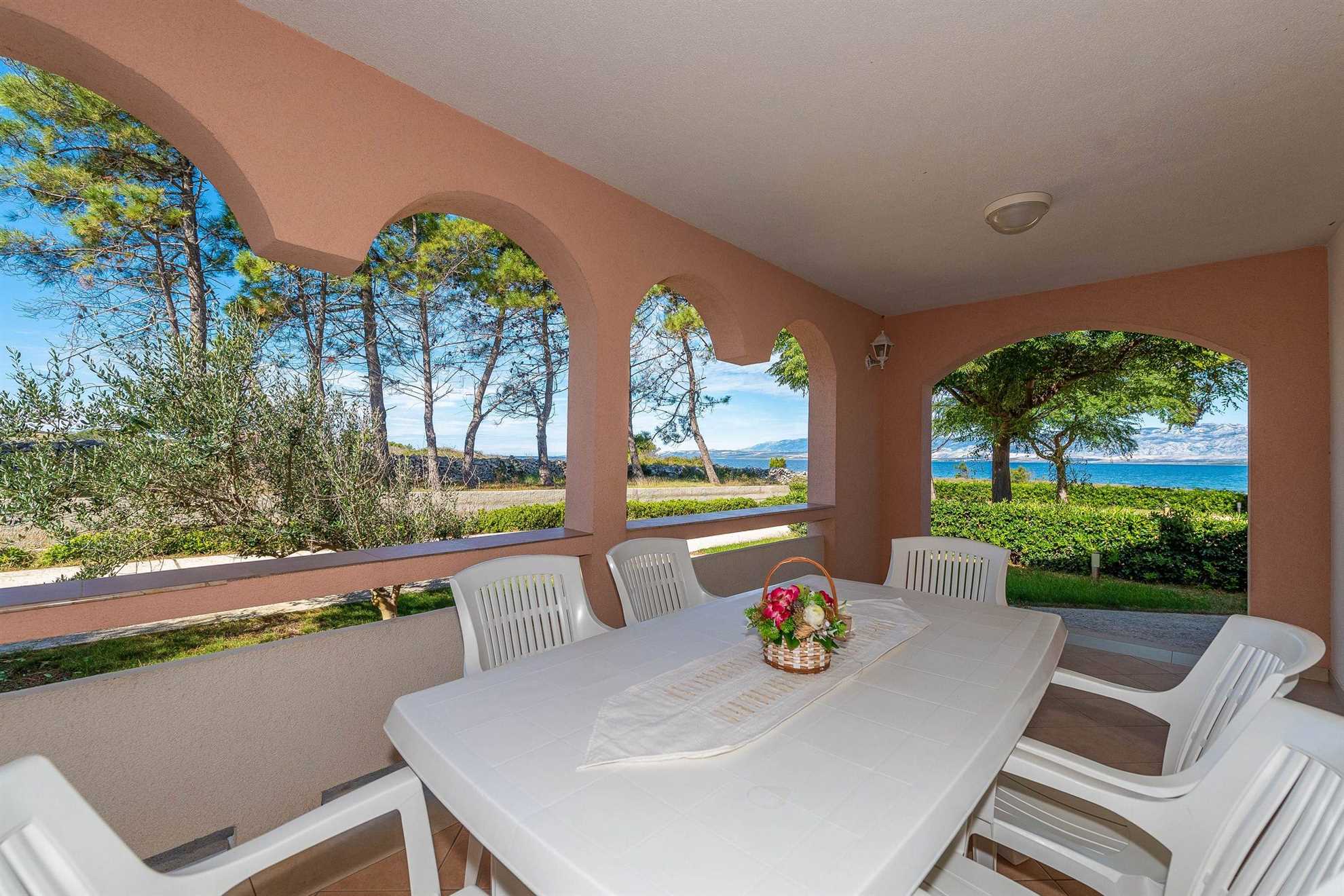 30 m to the sandy beach Smratine | Apartment for 6 persons