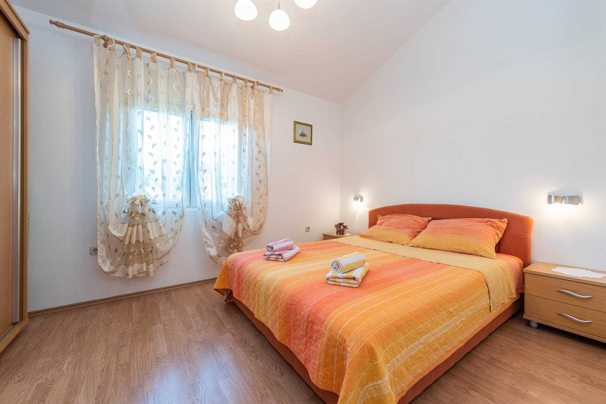 30 m to the sandy beach Smratine | Apartment for 6 persons