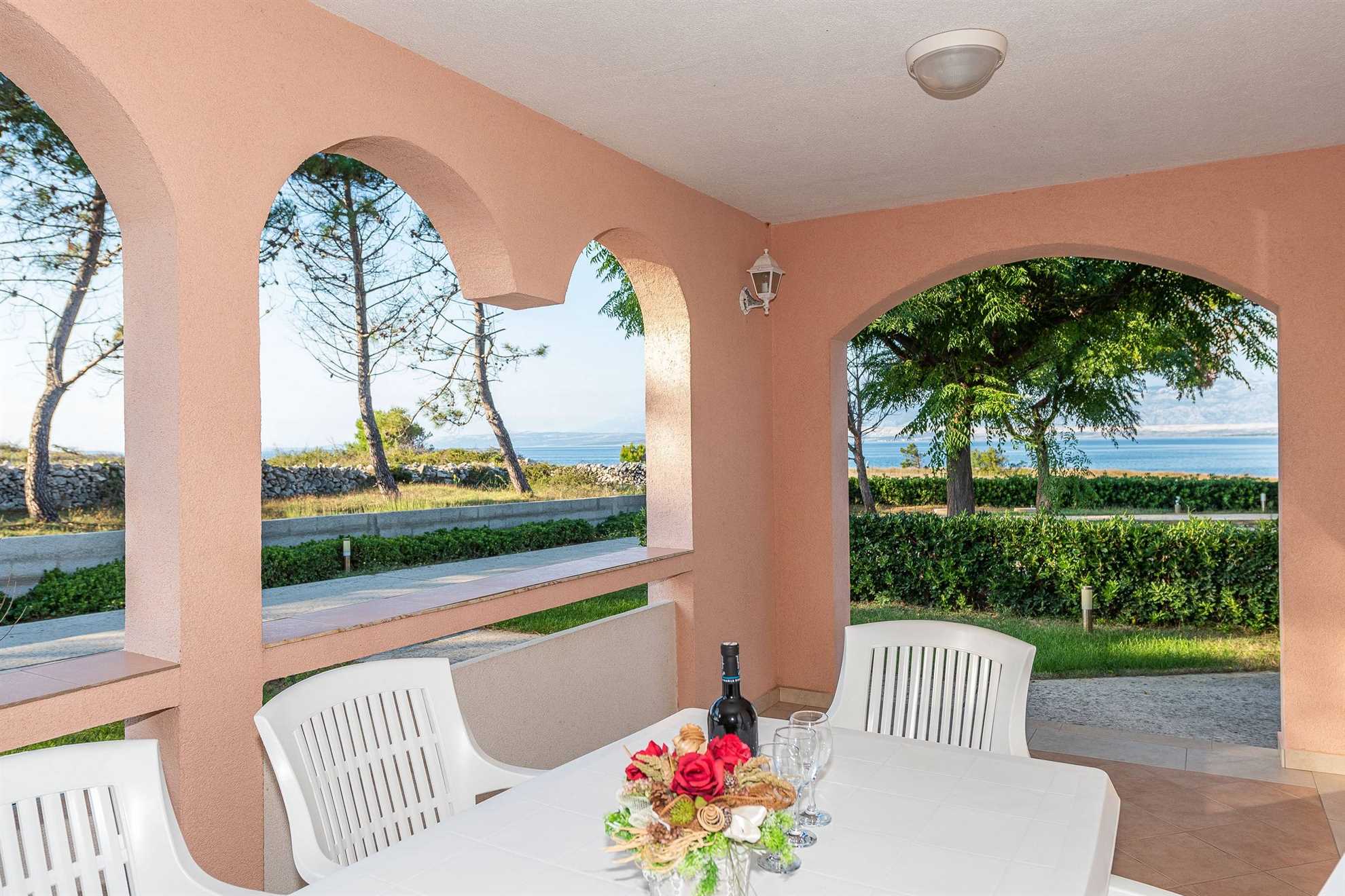 30 m to the sandy beach Smratine | Apartment for 6 persons