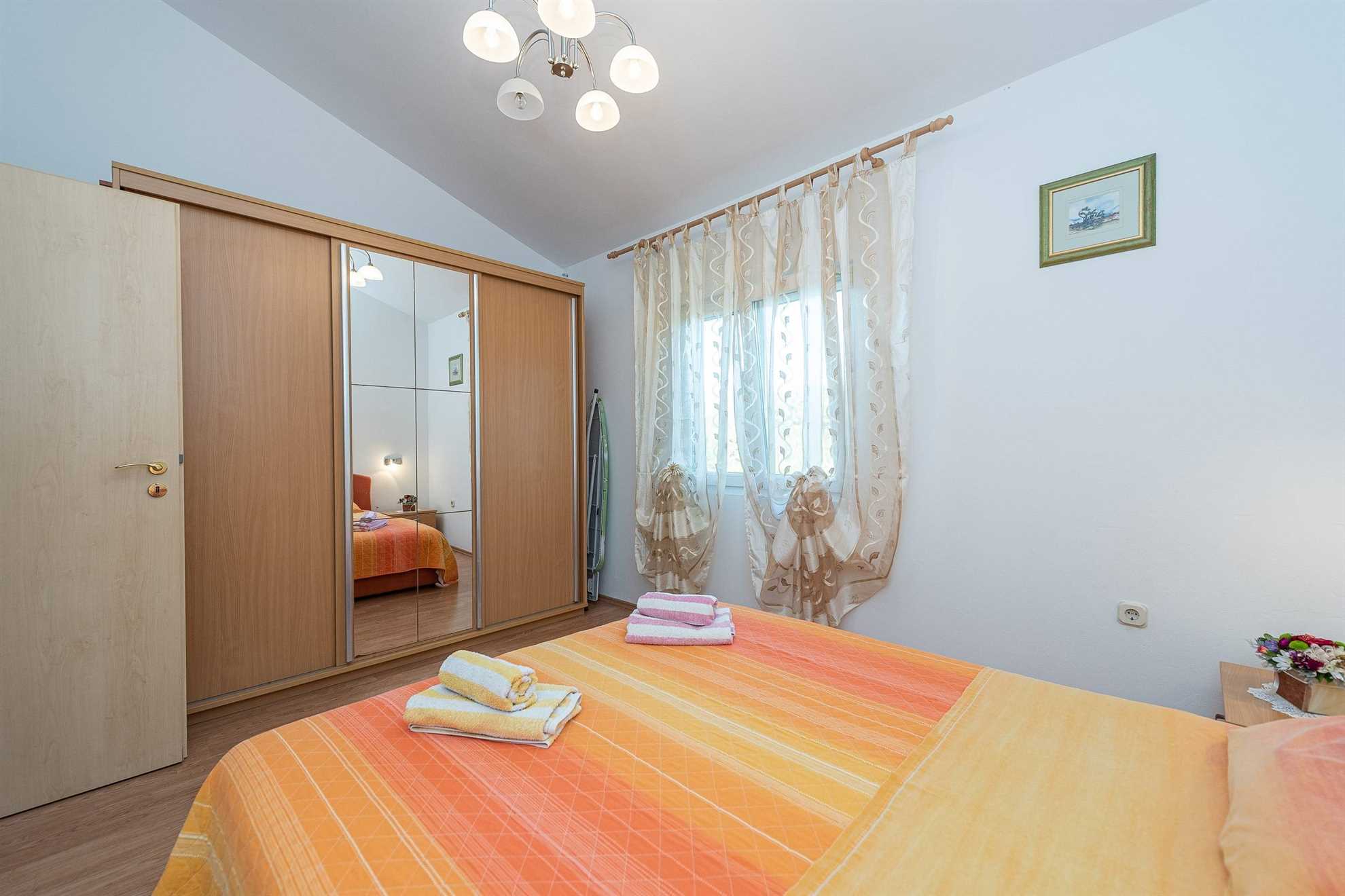 30 m to the sandy beach Smratine | Apartment for 6 persons