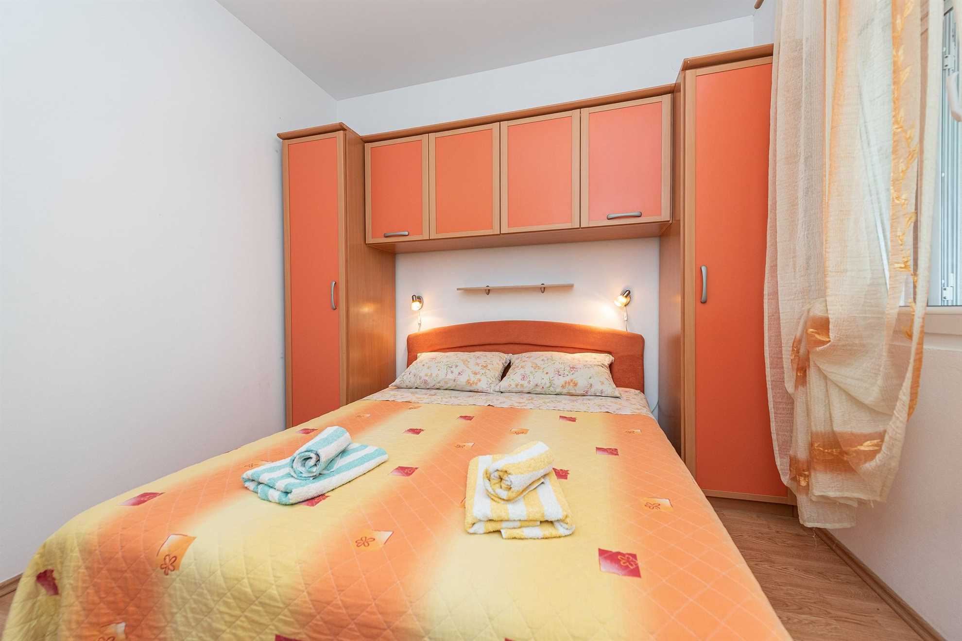 30 m to the sandy beach Smratine | Apartment for 6 persons