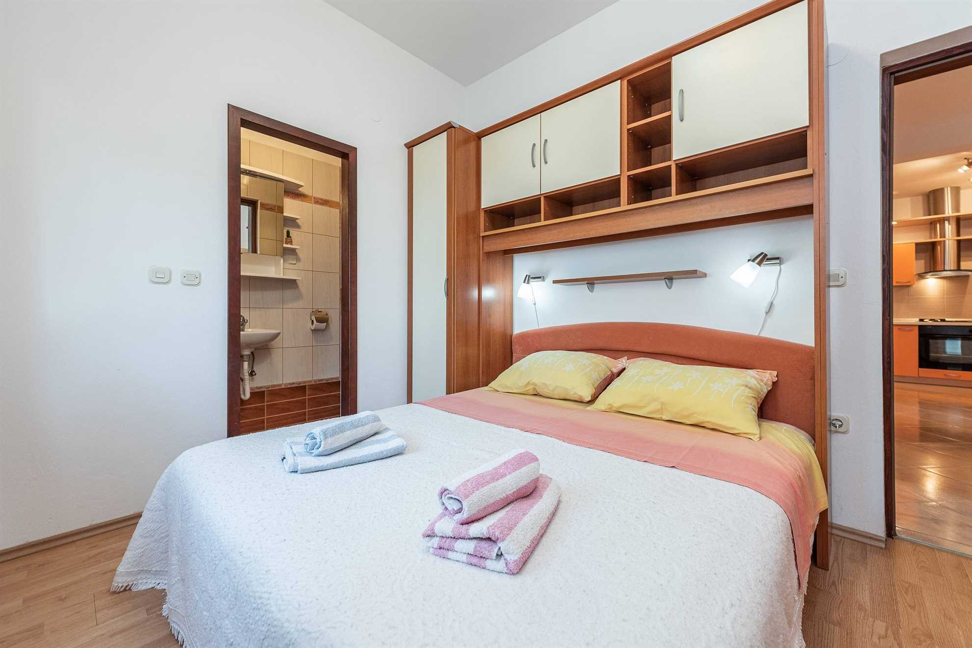 30 m to the sandy beach Smratine | Apartment for 6 persons