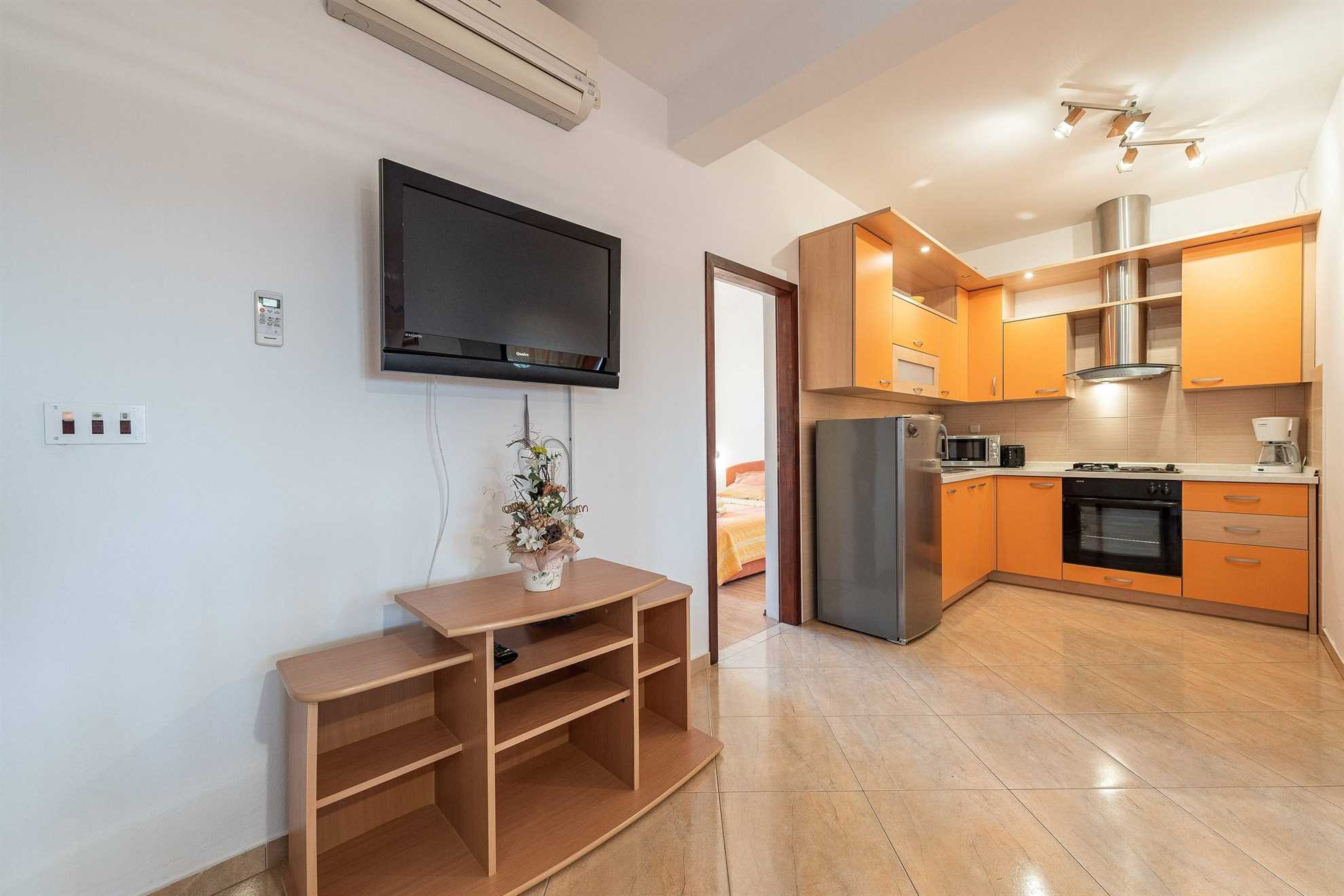 30 m to the sandy beach Smratine | Apartment for 6 persons