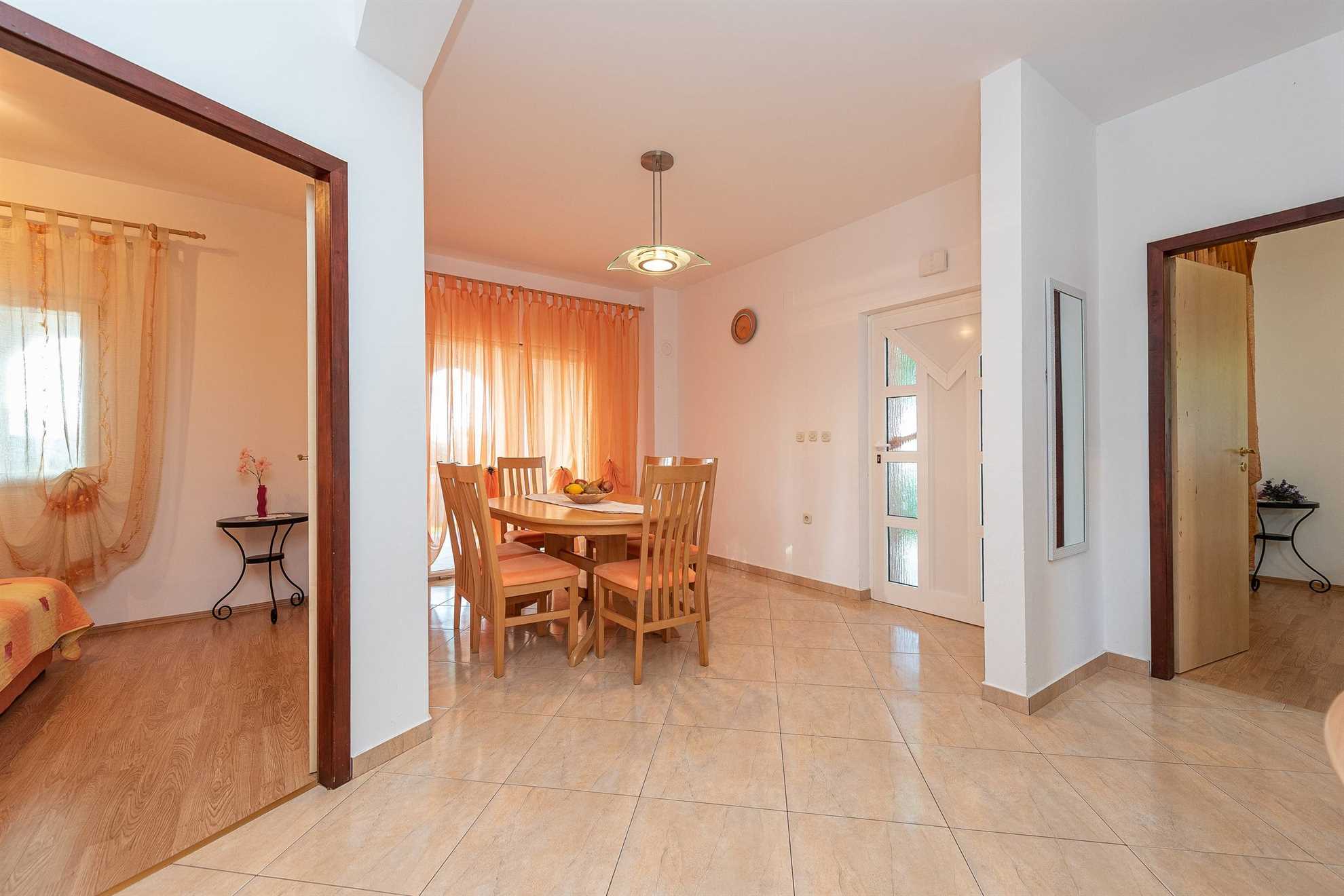 30 m to the sandy beach Smratine | Apartment for 6 persons