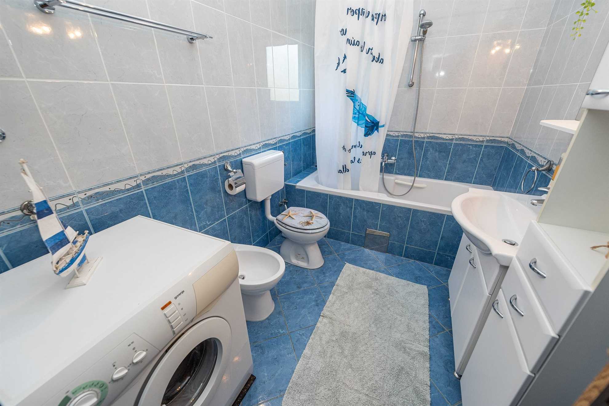 Apartment for 8 persons | Air conditioning, satellite TV | 30 m to the sandy beach Smratine