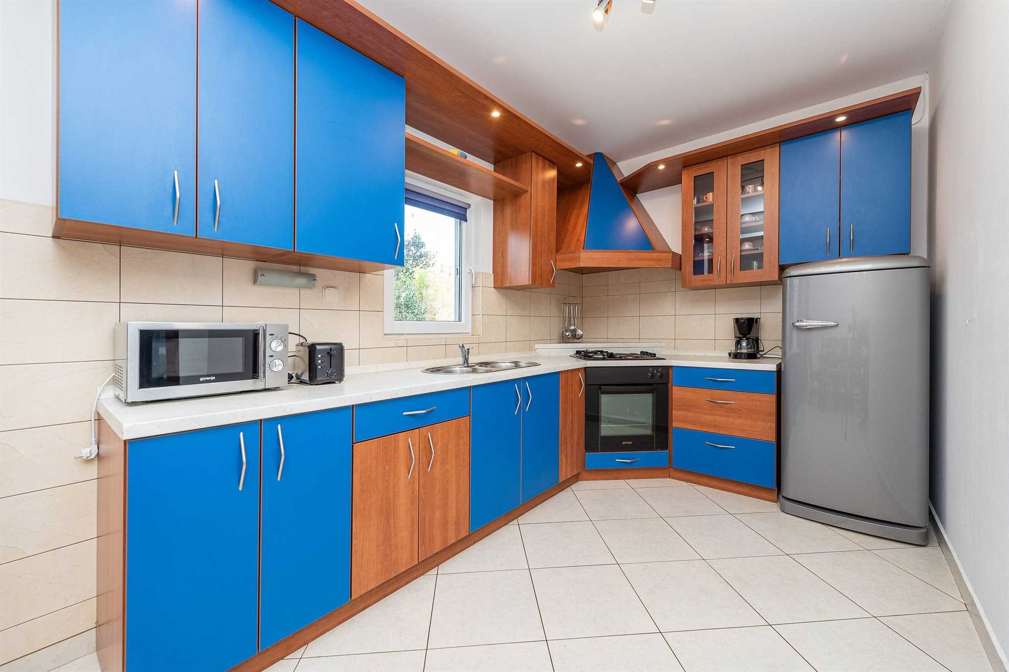Apartment for 8 persons | Air conditioning, satellite TV | 30 m to the sandy beach Smratine